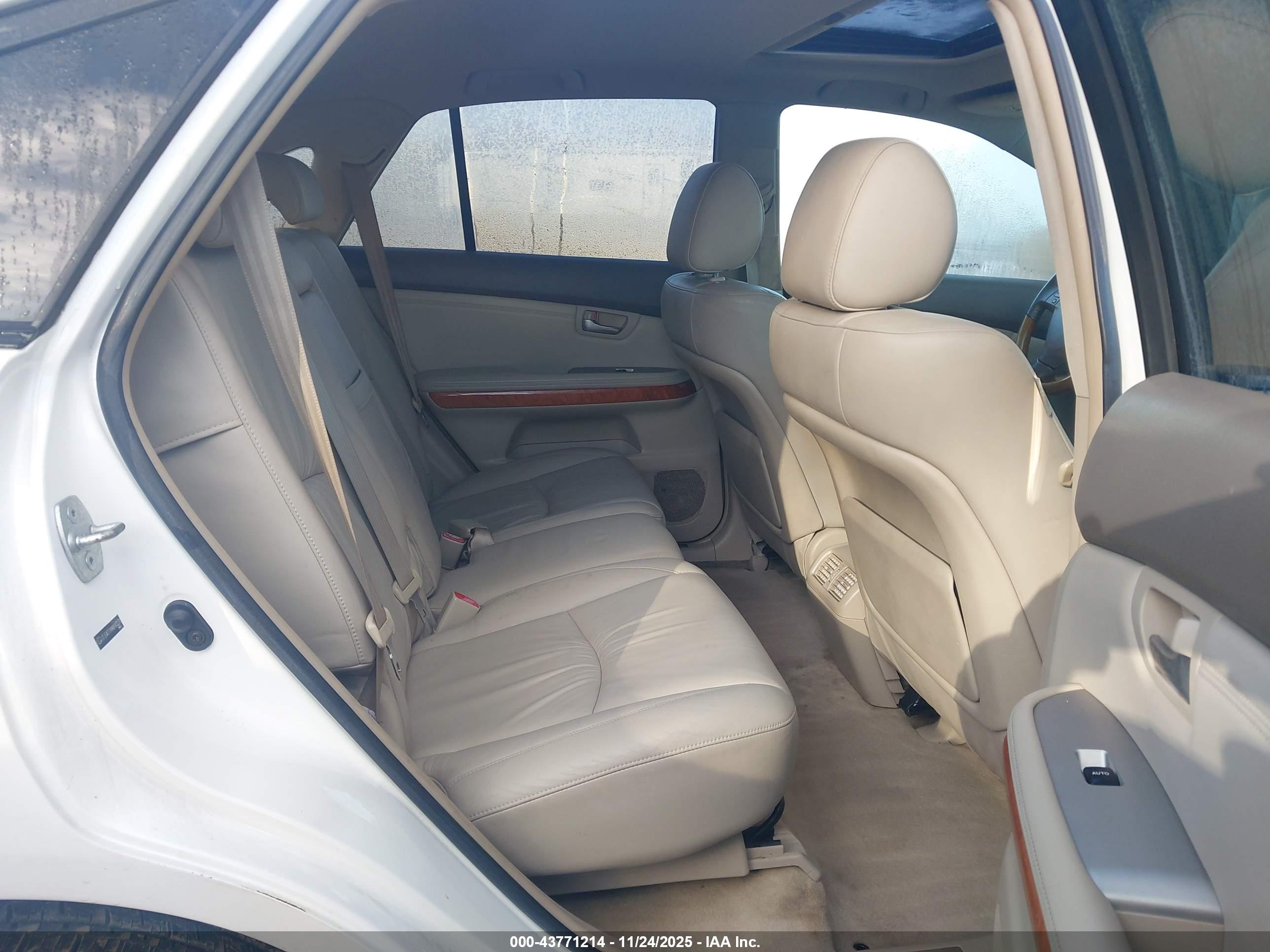LEXUS RX image 8