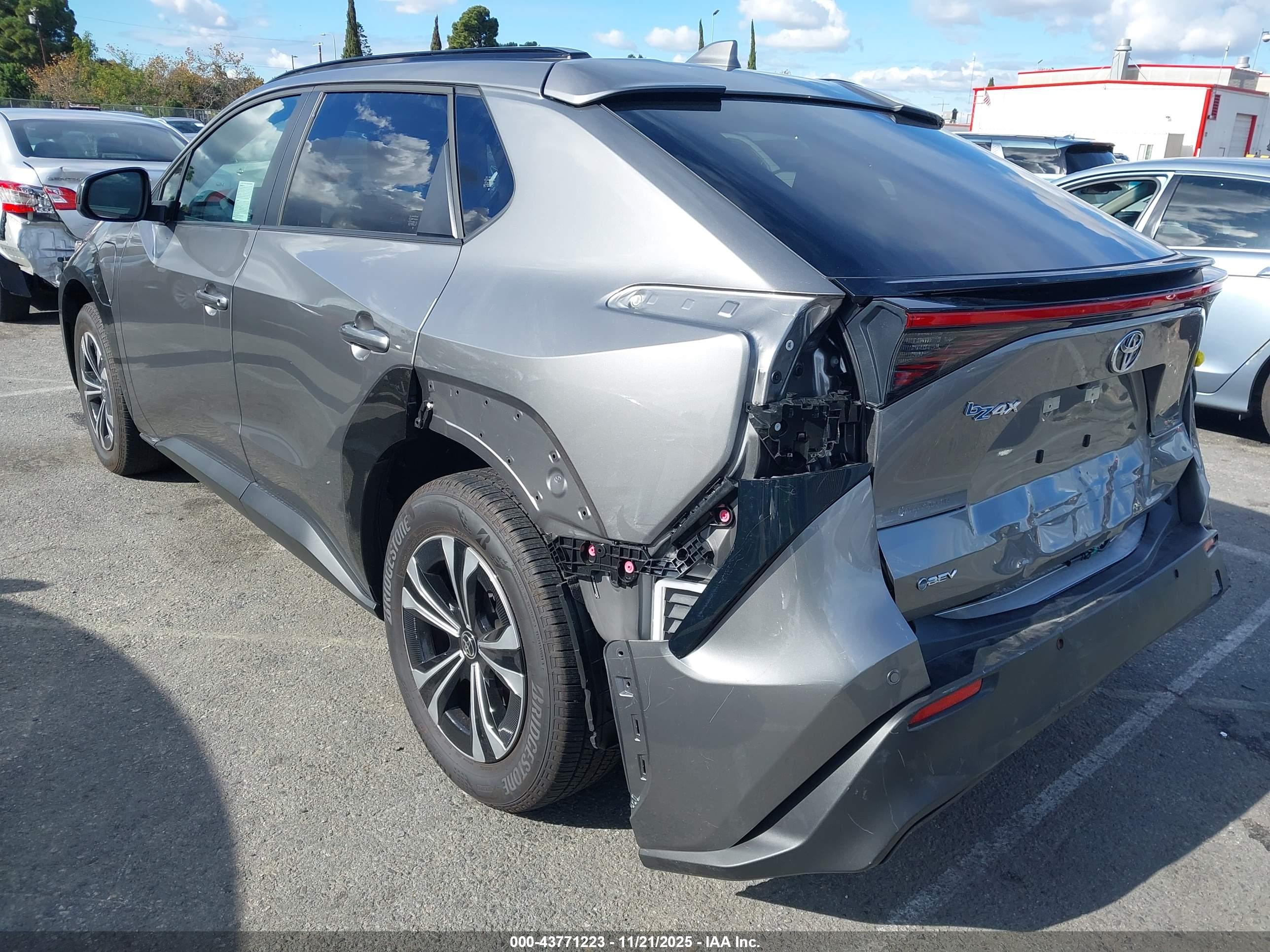 TOYOTA BZ4X image 3
