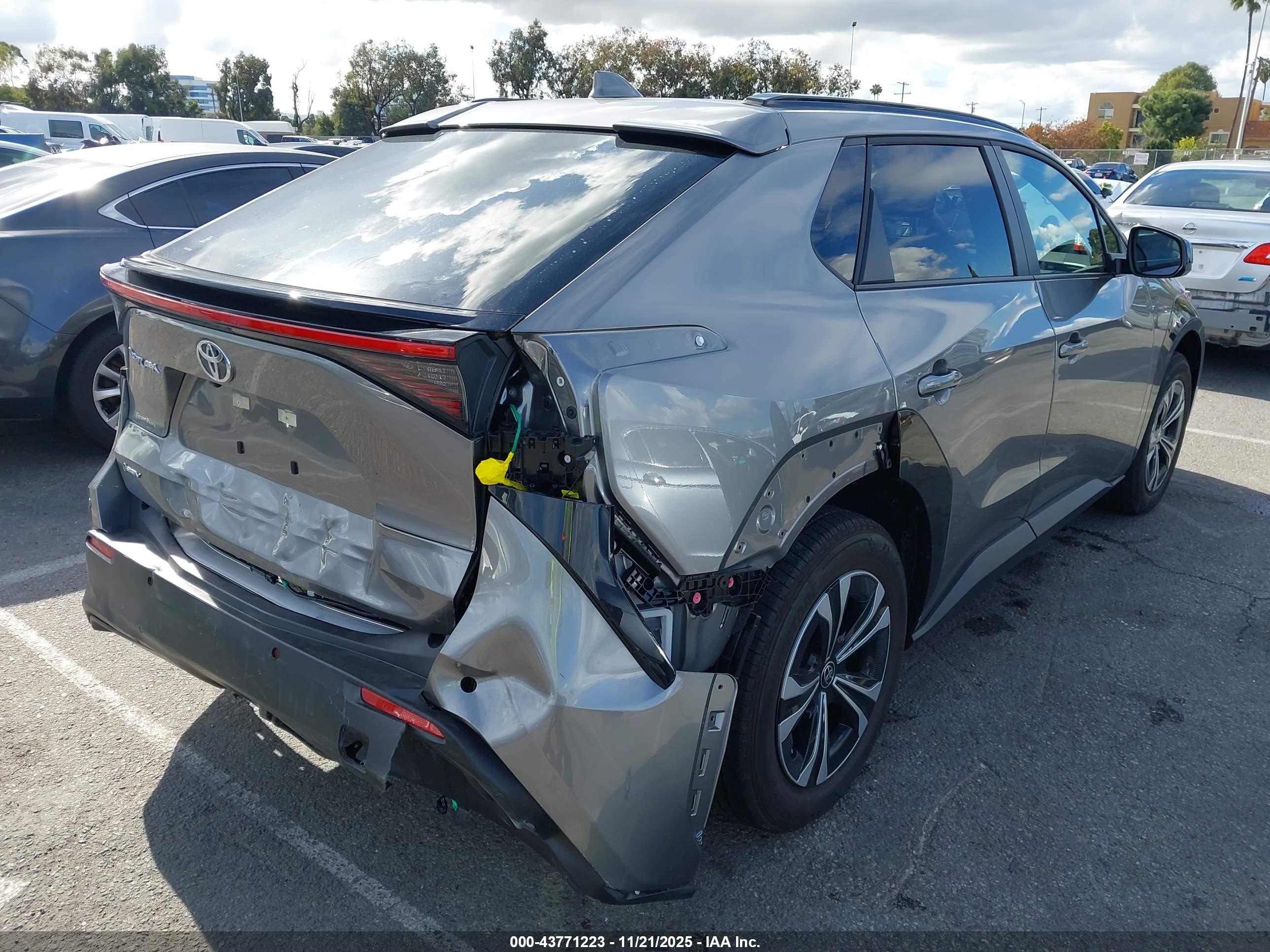 TOYOTA BZ4X image 4