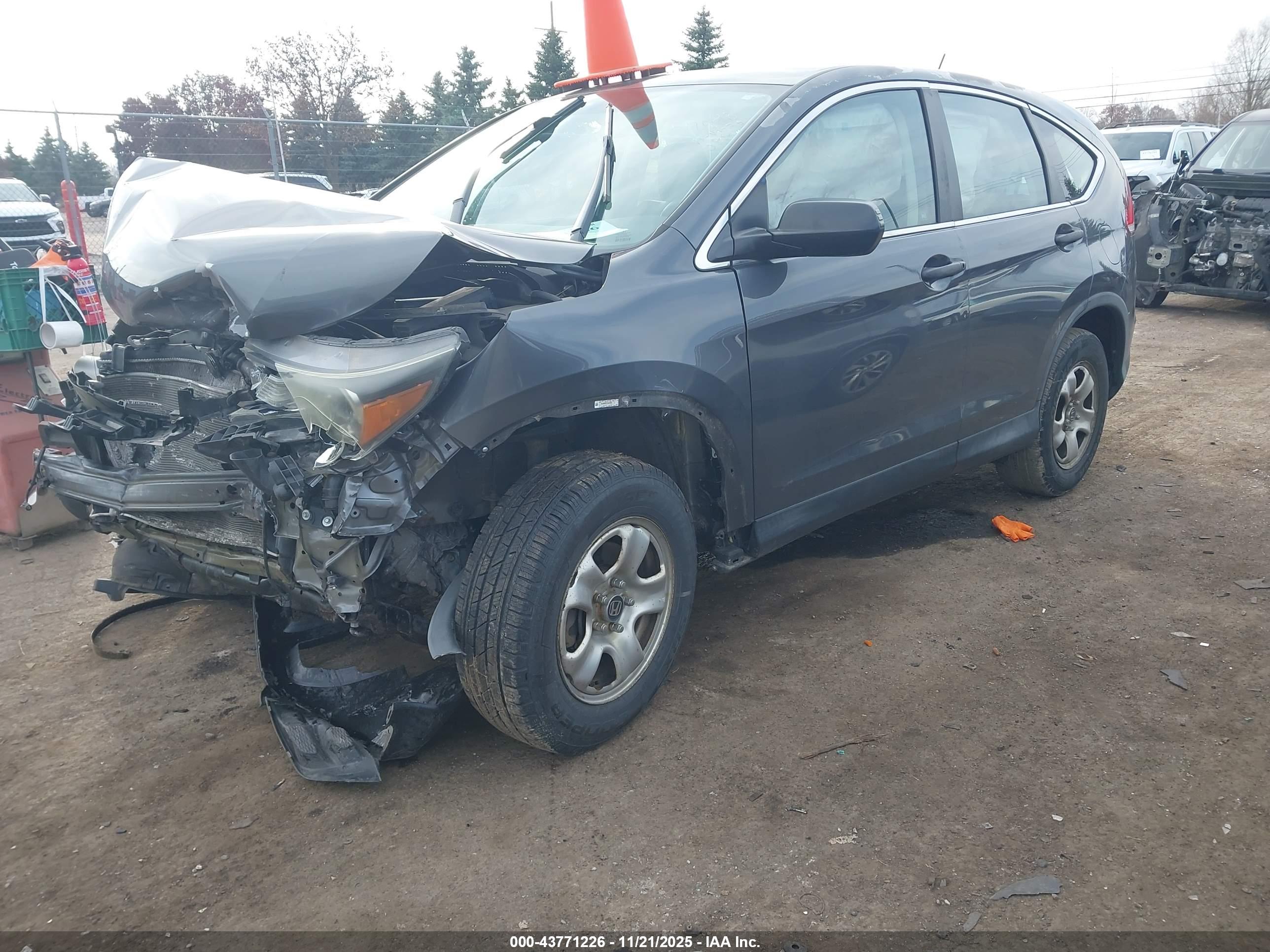 HONDA CR-V image 2