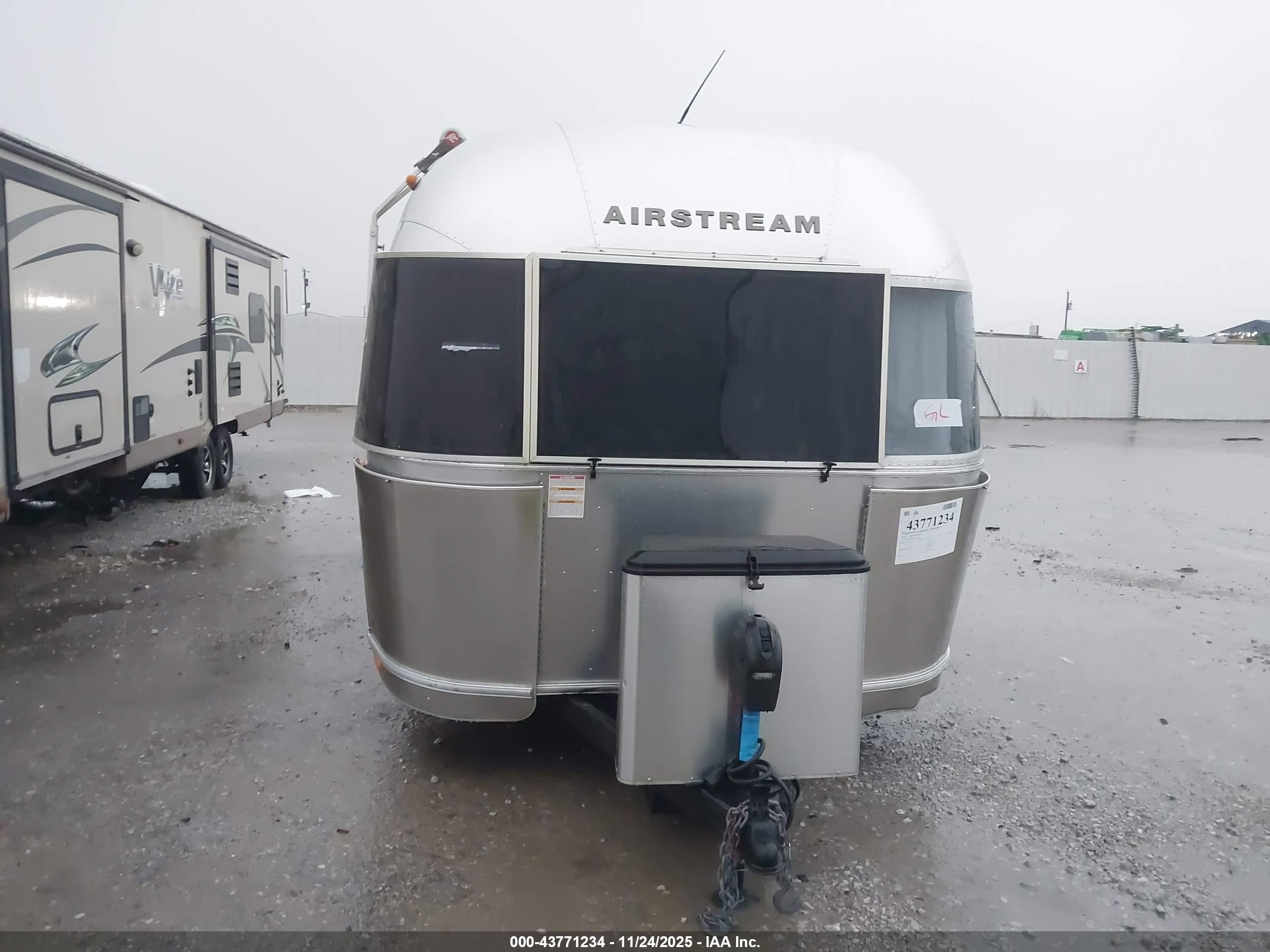 AIRSTREAM CT image 10