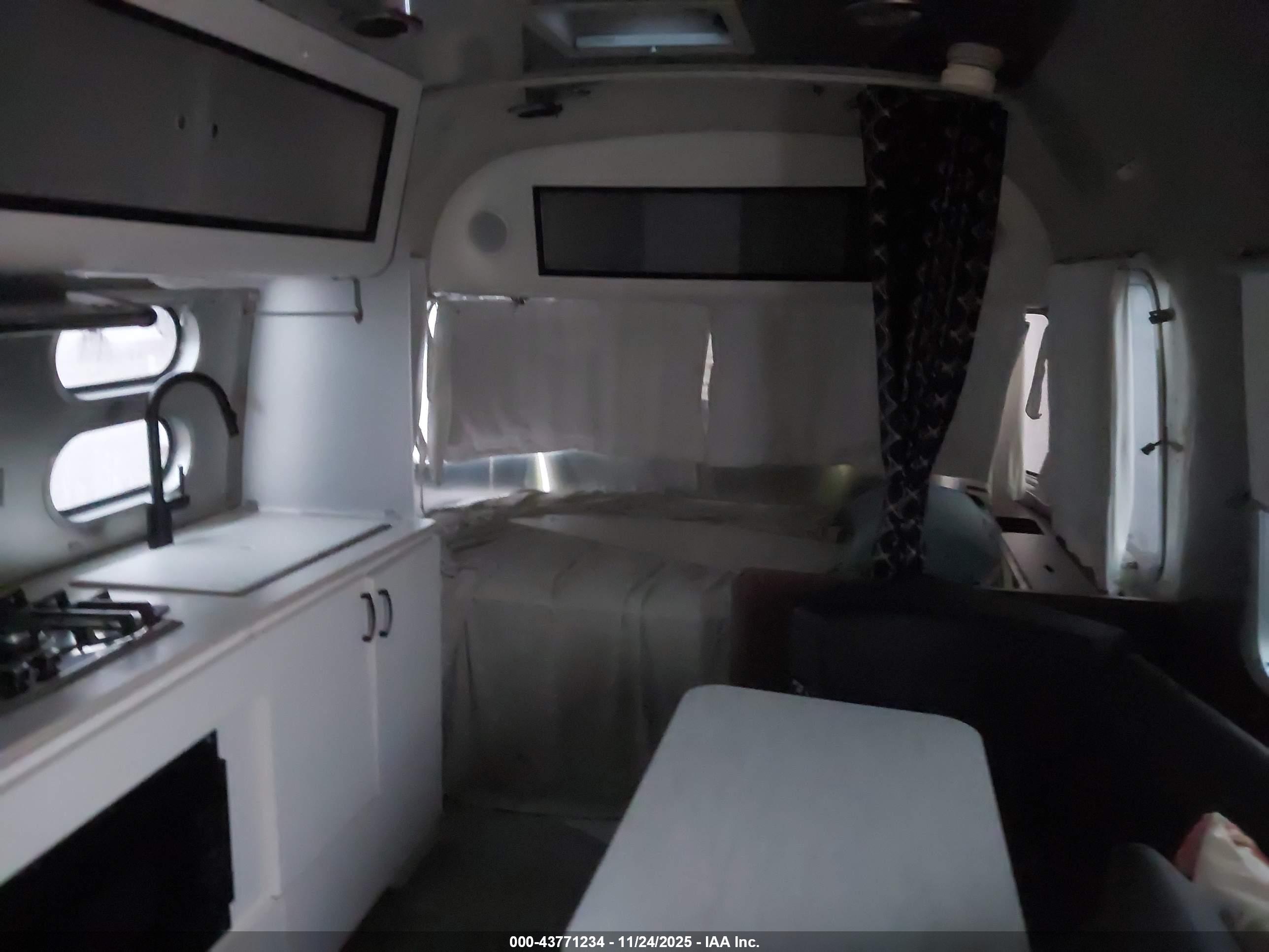 AIRSTREAM CT image 5