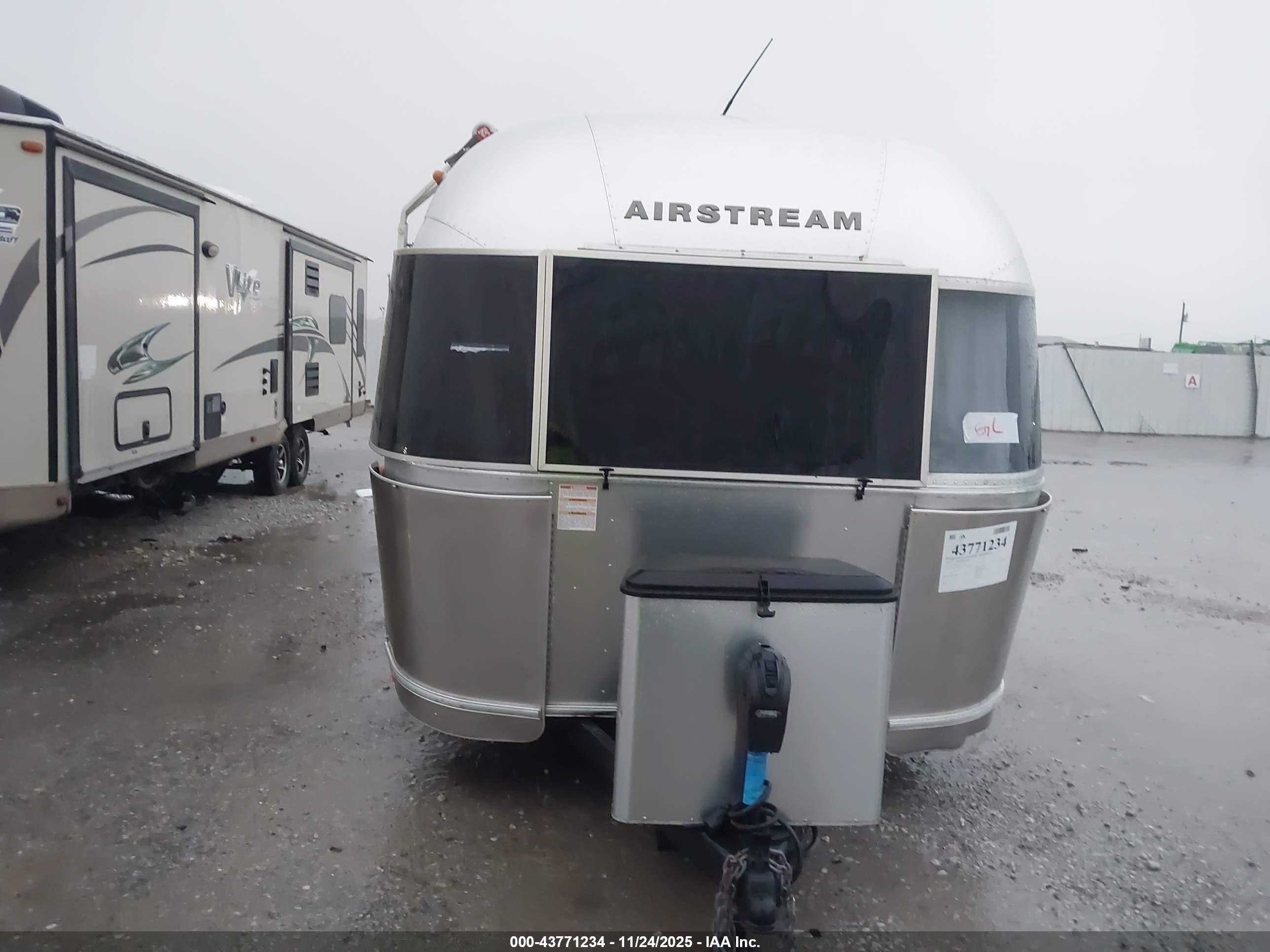 AIRSTREAM CT image 6