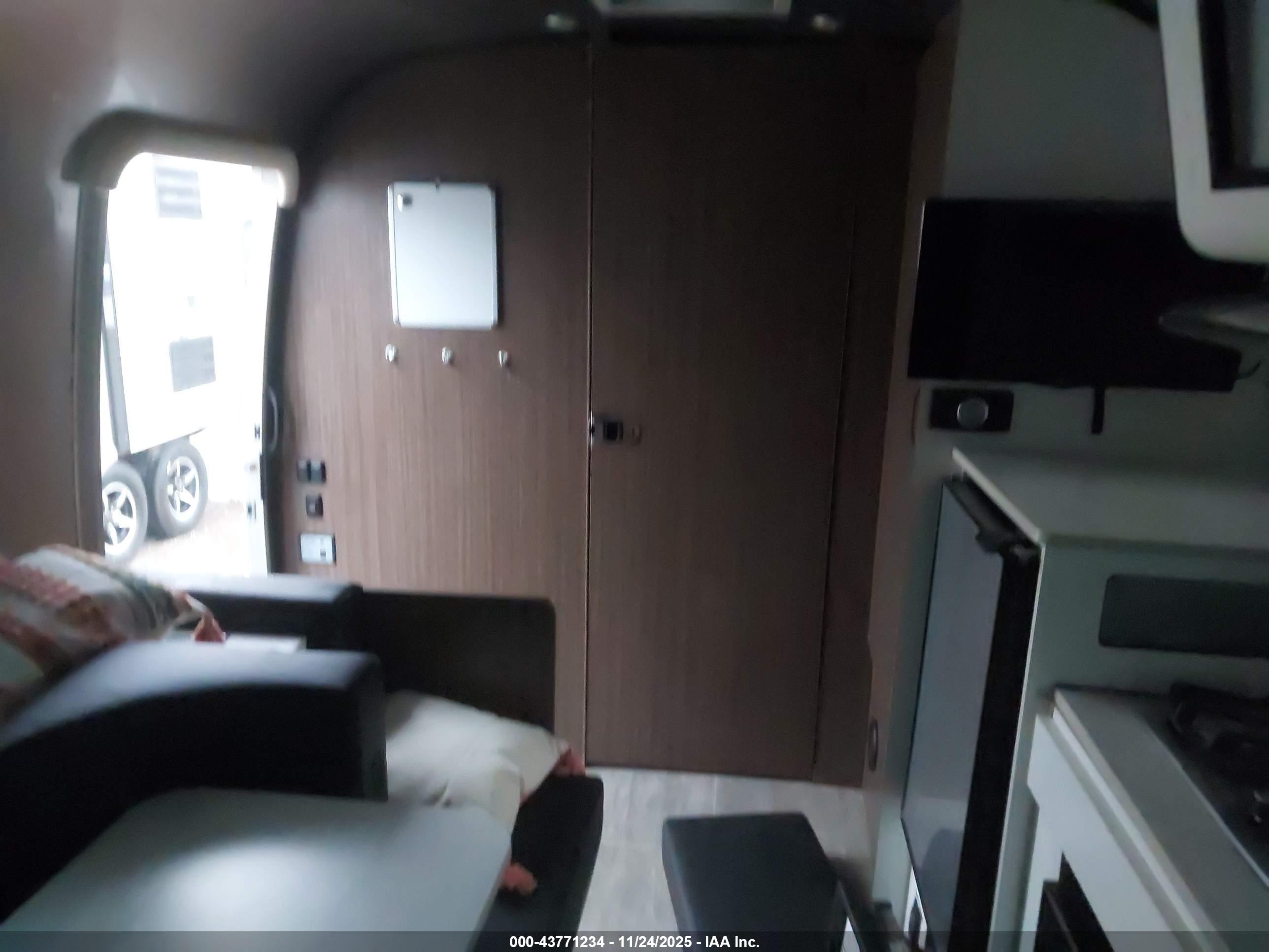 AIRSTREAM CT image 8