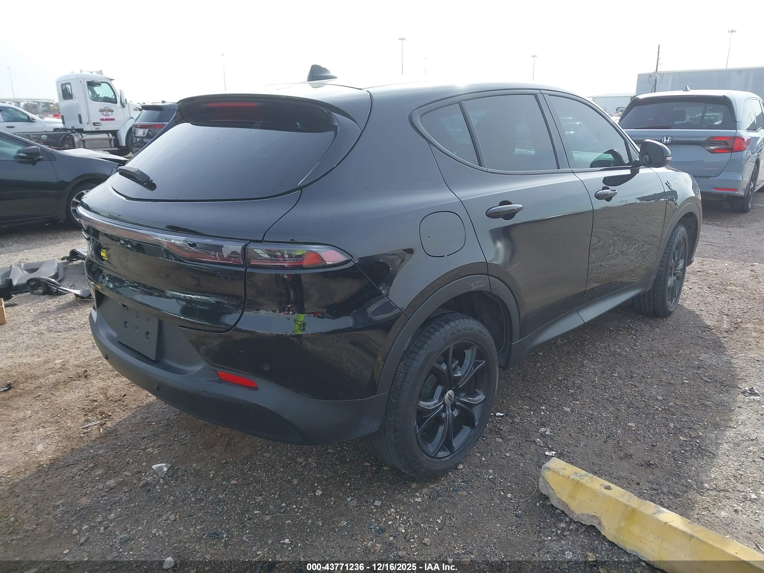 DODGE HORNET image 4