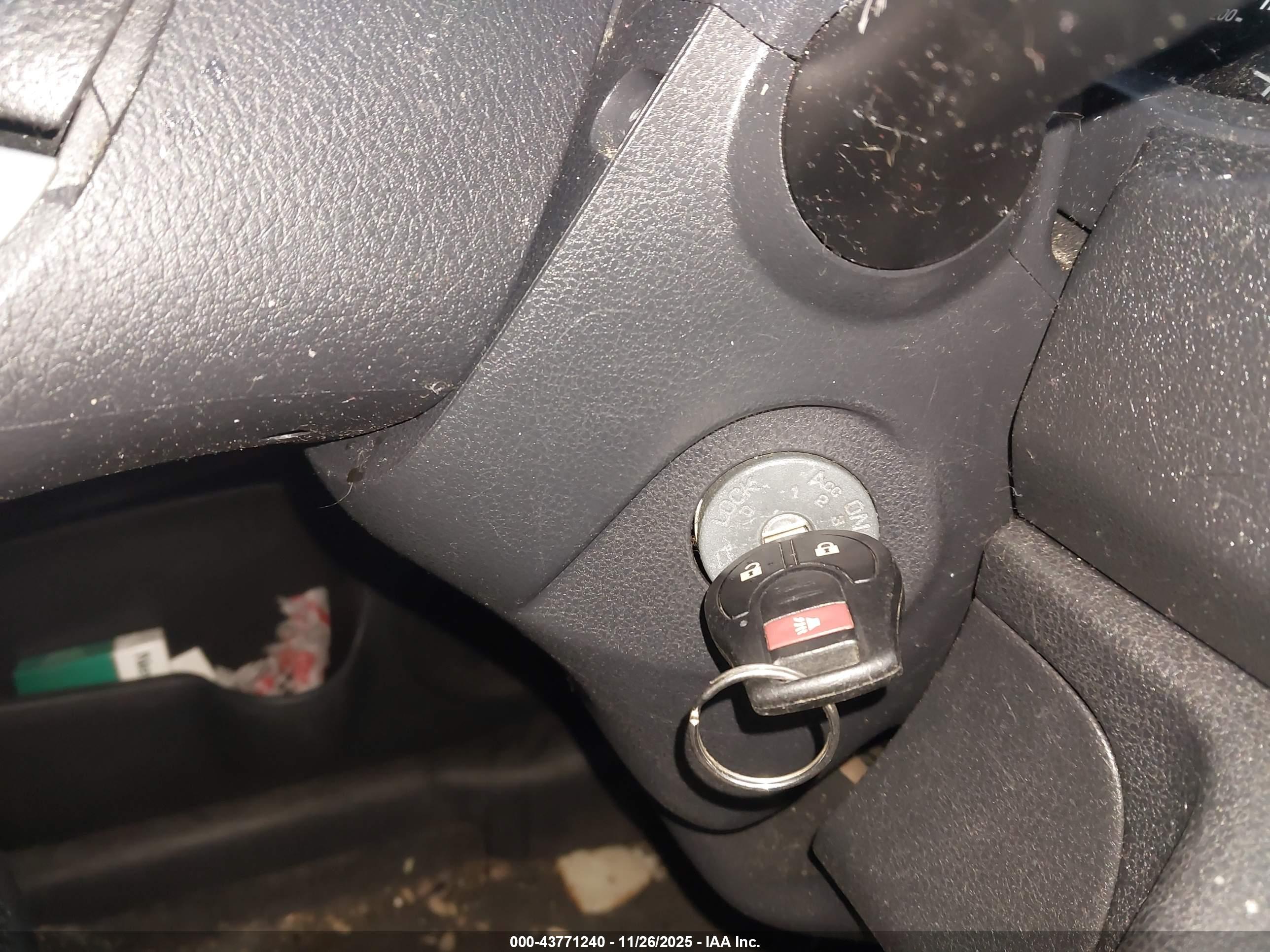 NISSAN VERSA image 11