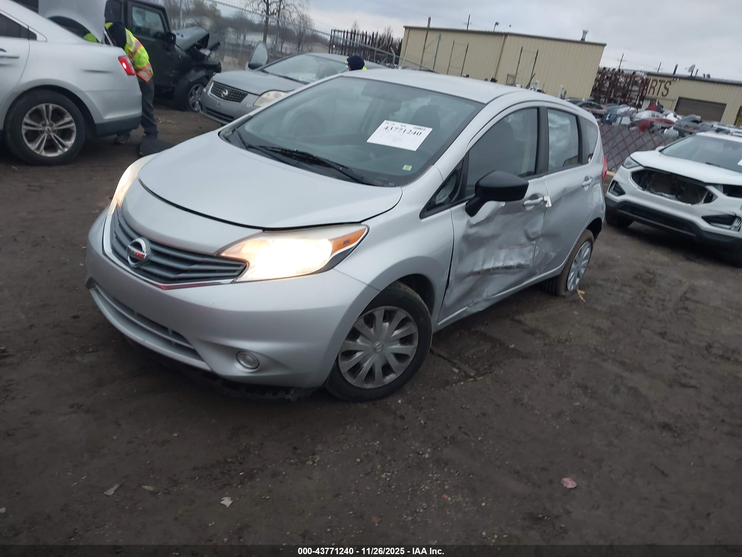 NISSAN VERSA image 2