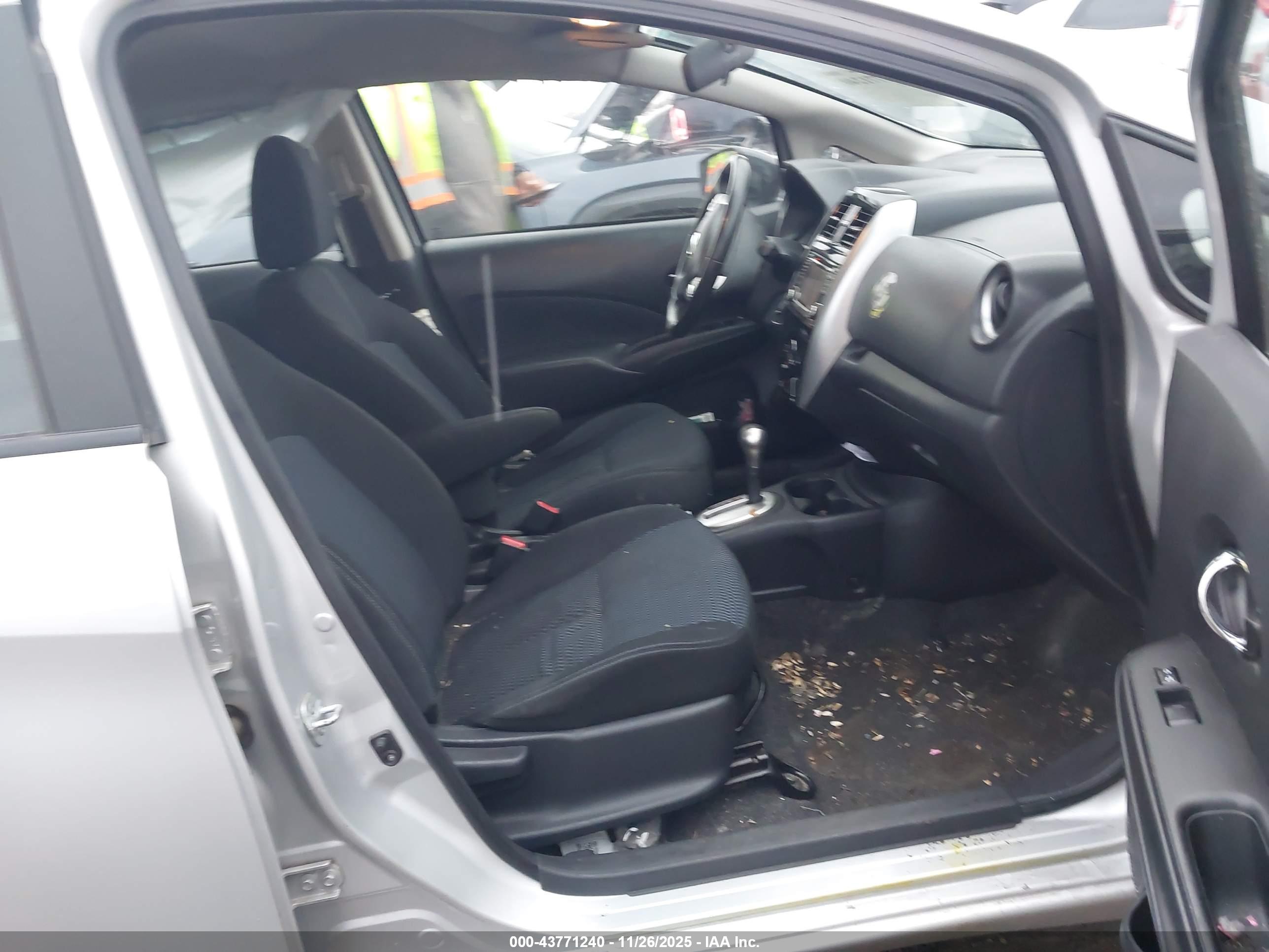NISSAN VERSA image 5