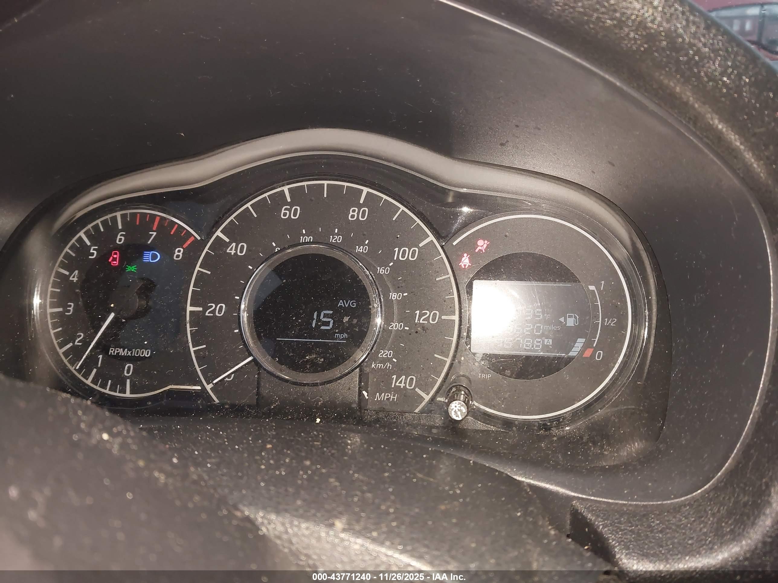 NISSAN VERSA image 7