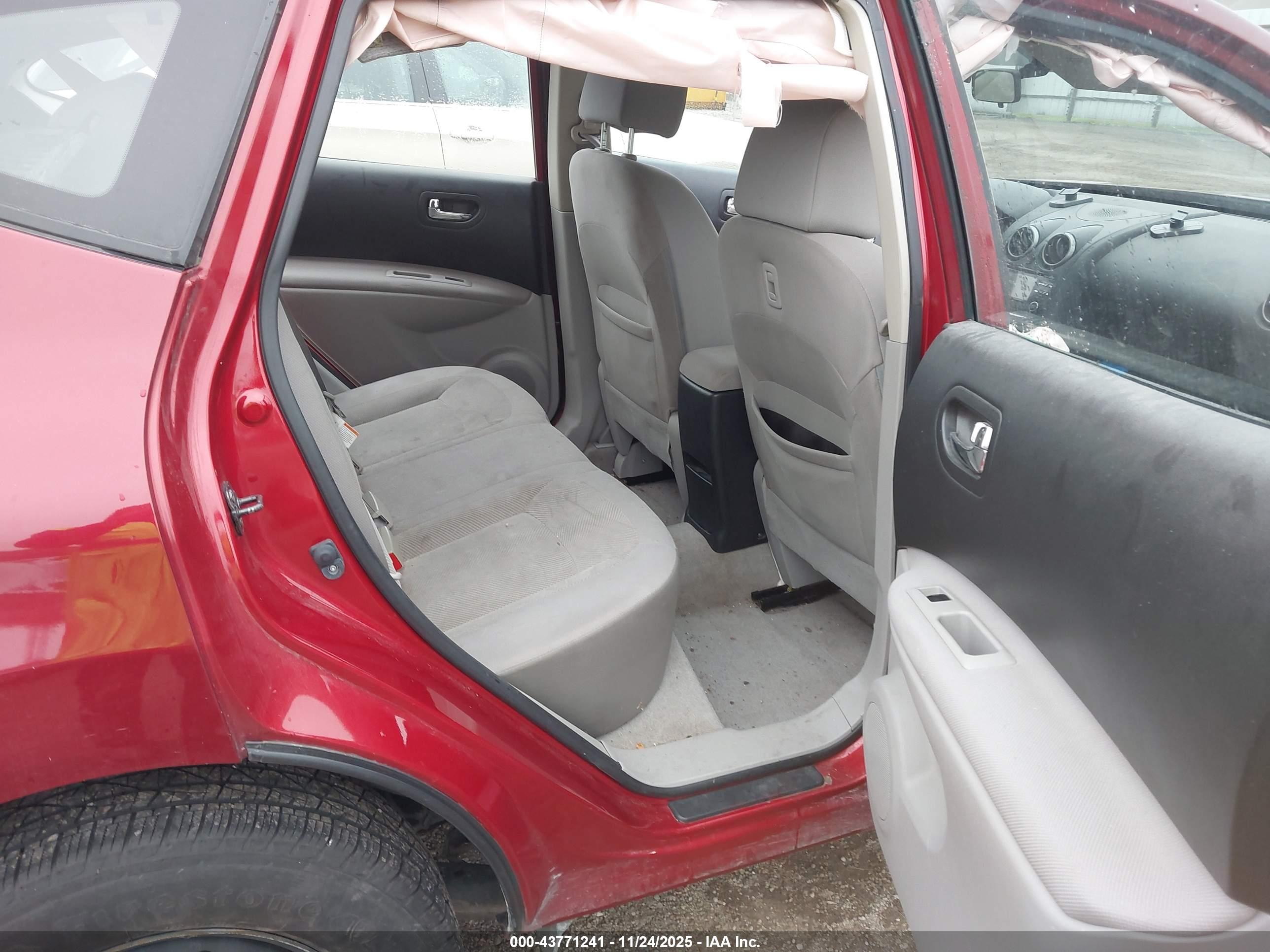 NISSAN ROGUE image 8