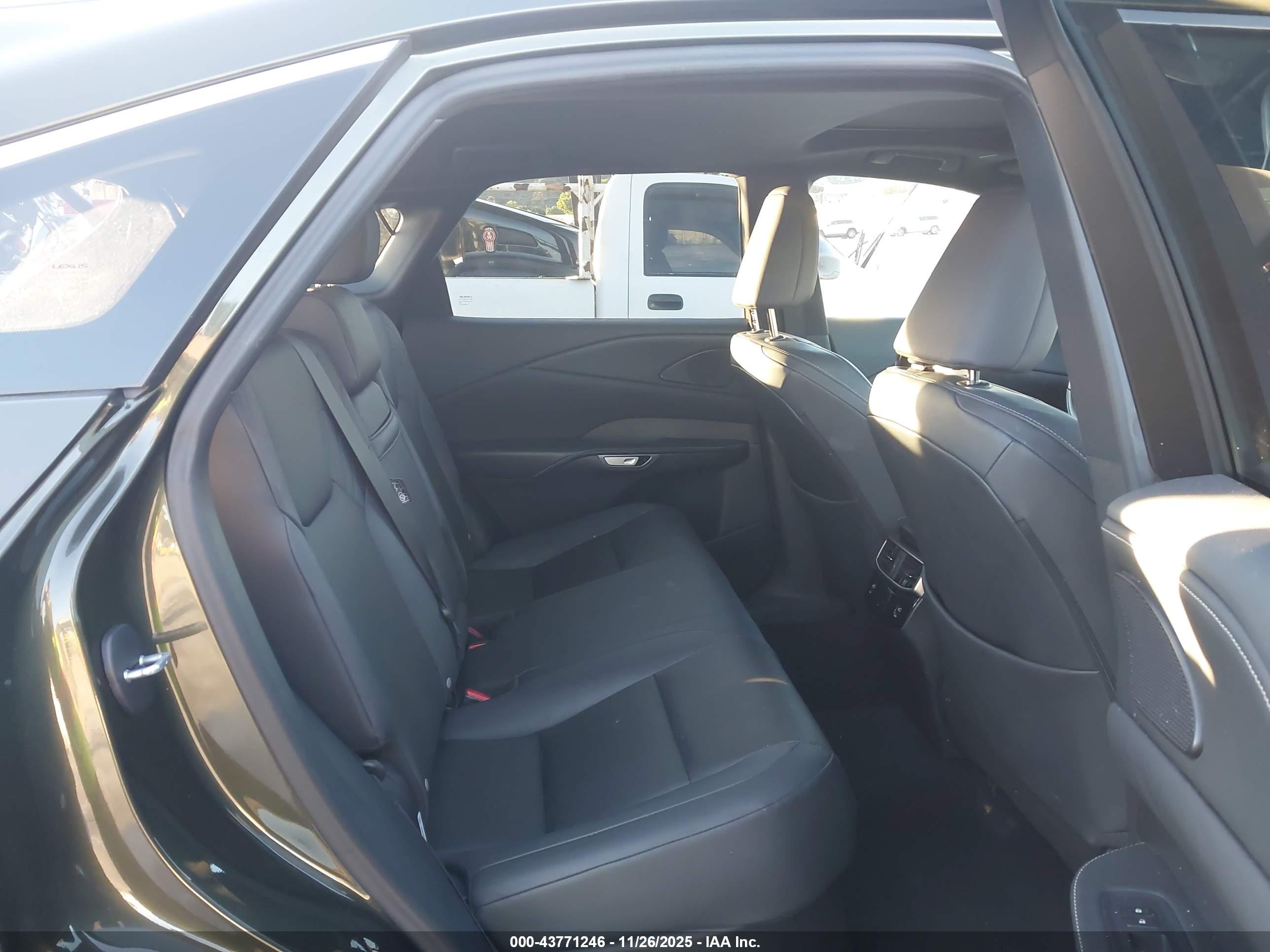 LEXUS RX image 8