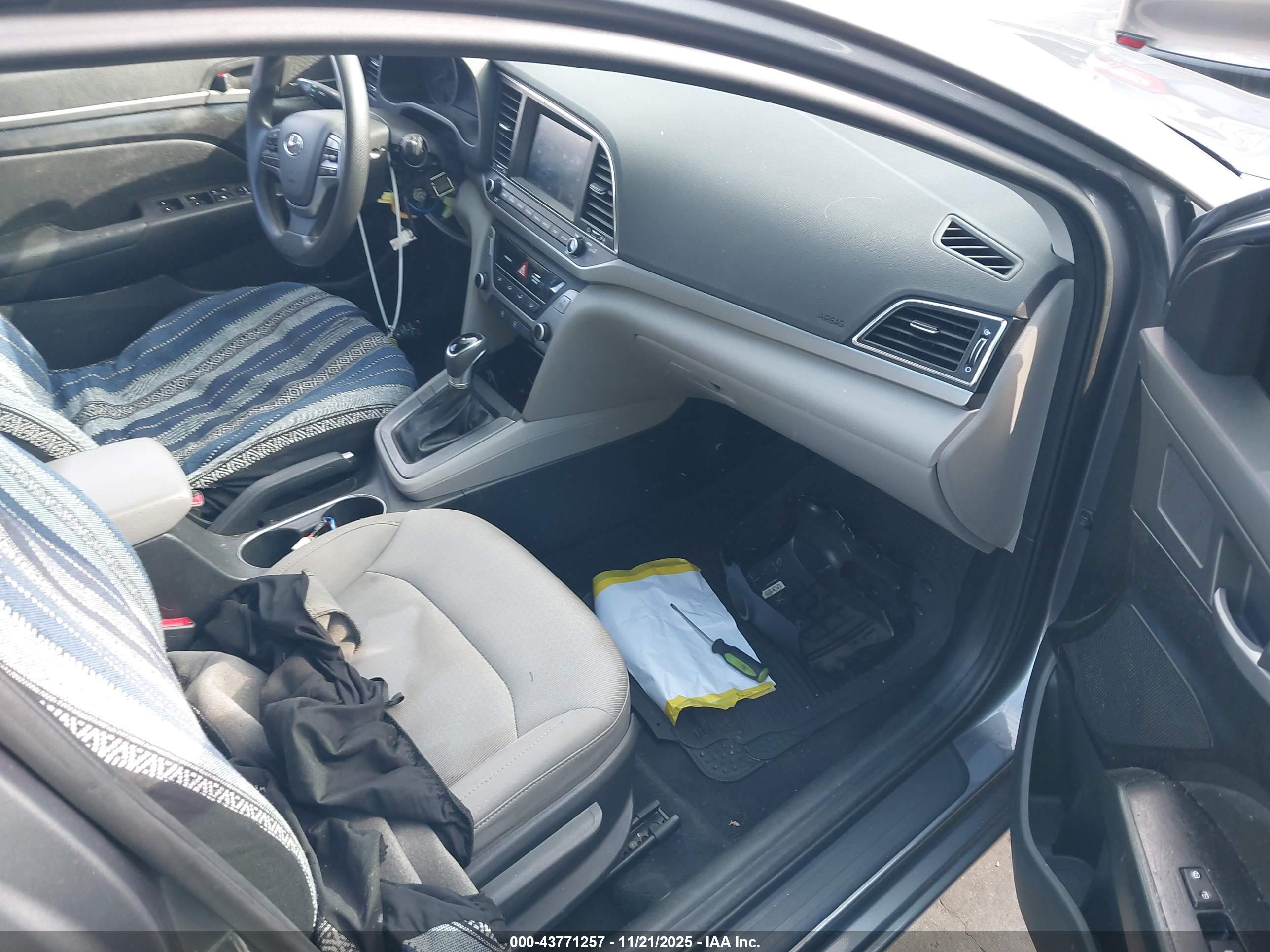 HYUNDAI ELANTRA image 5