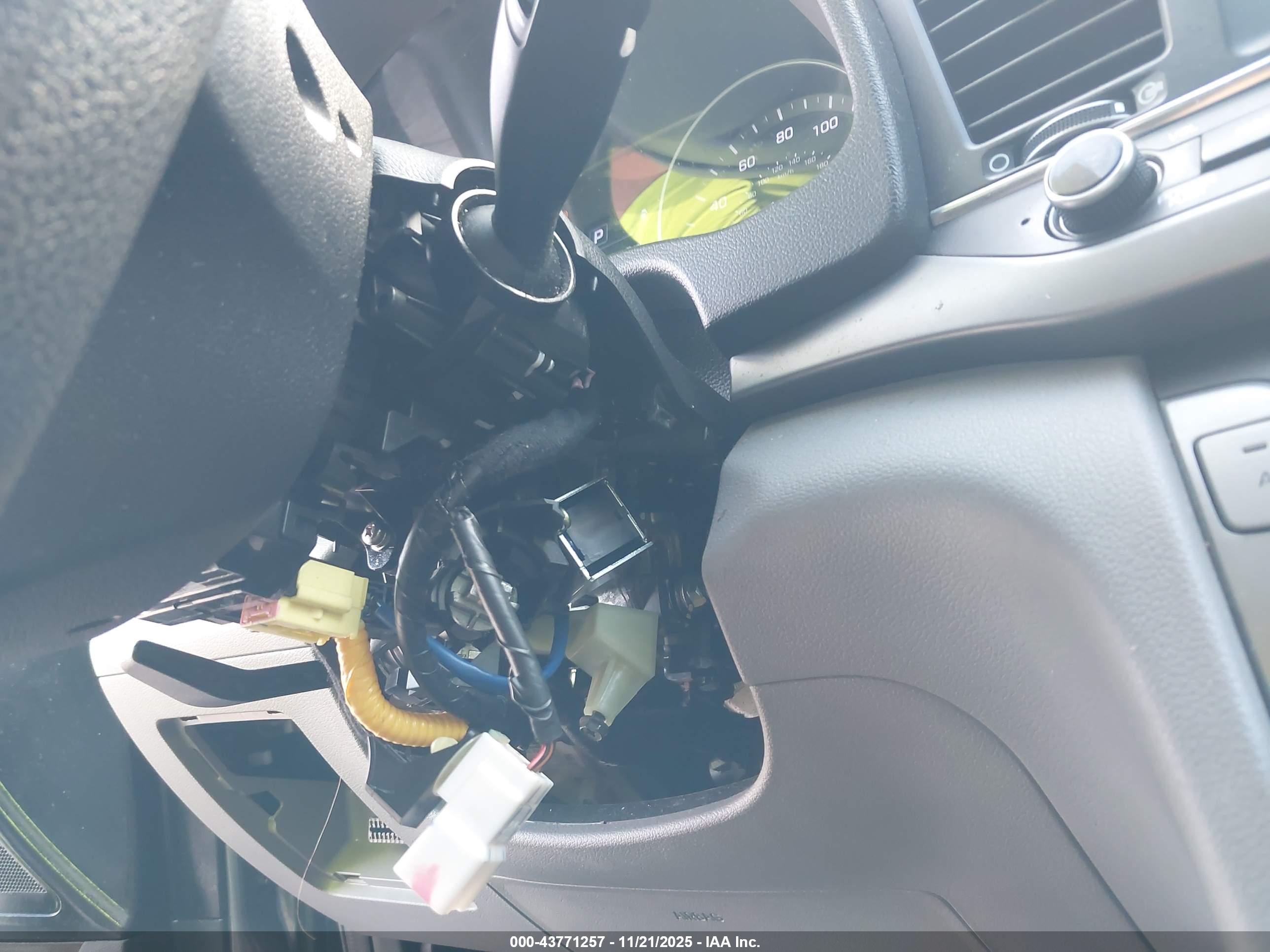 HYUNDAI ELANTRA image 6
