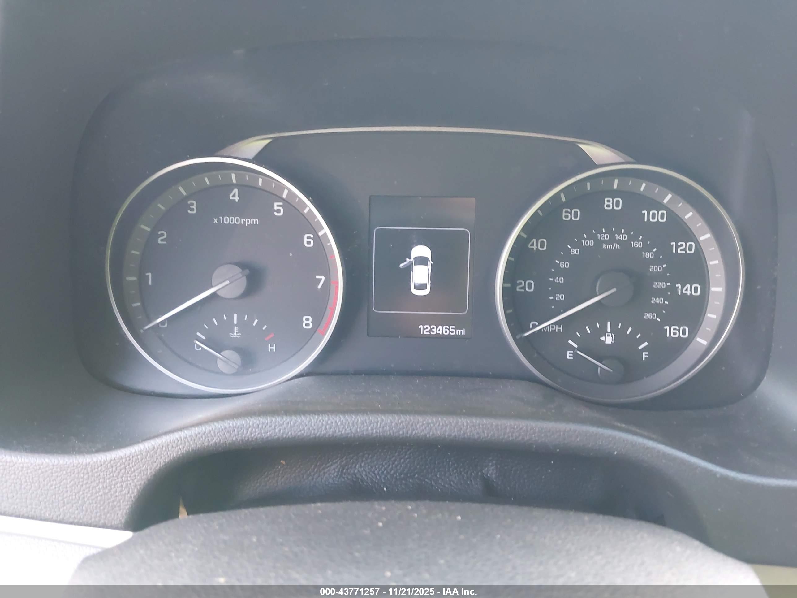 HYUNDAI ELANTRA image 7