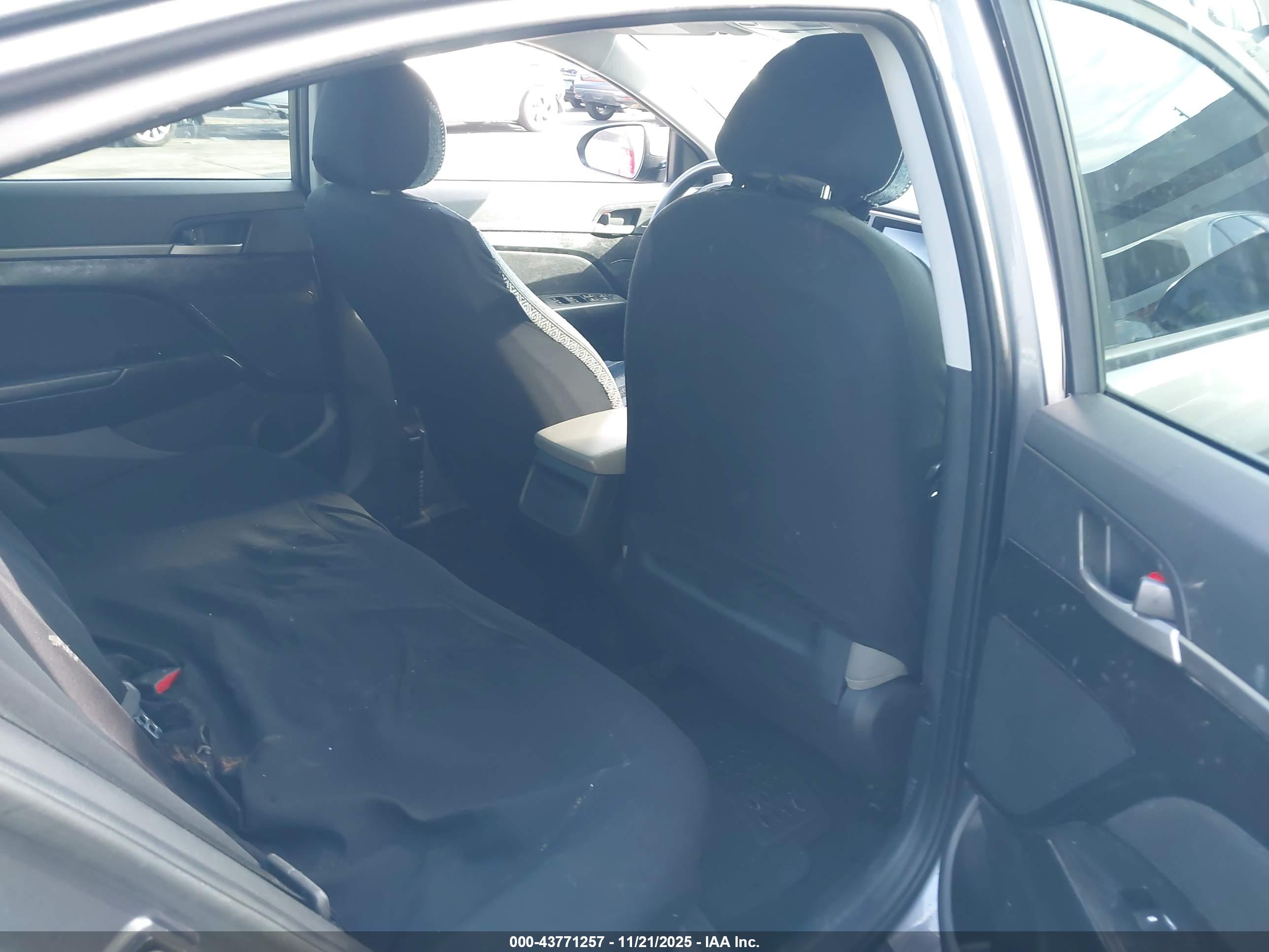 HYUNDAI ELANTRA image 8