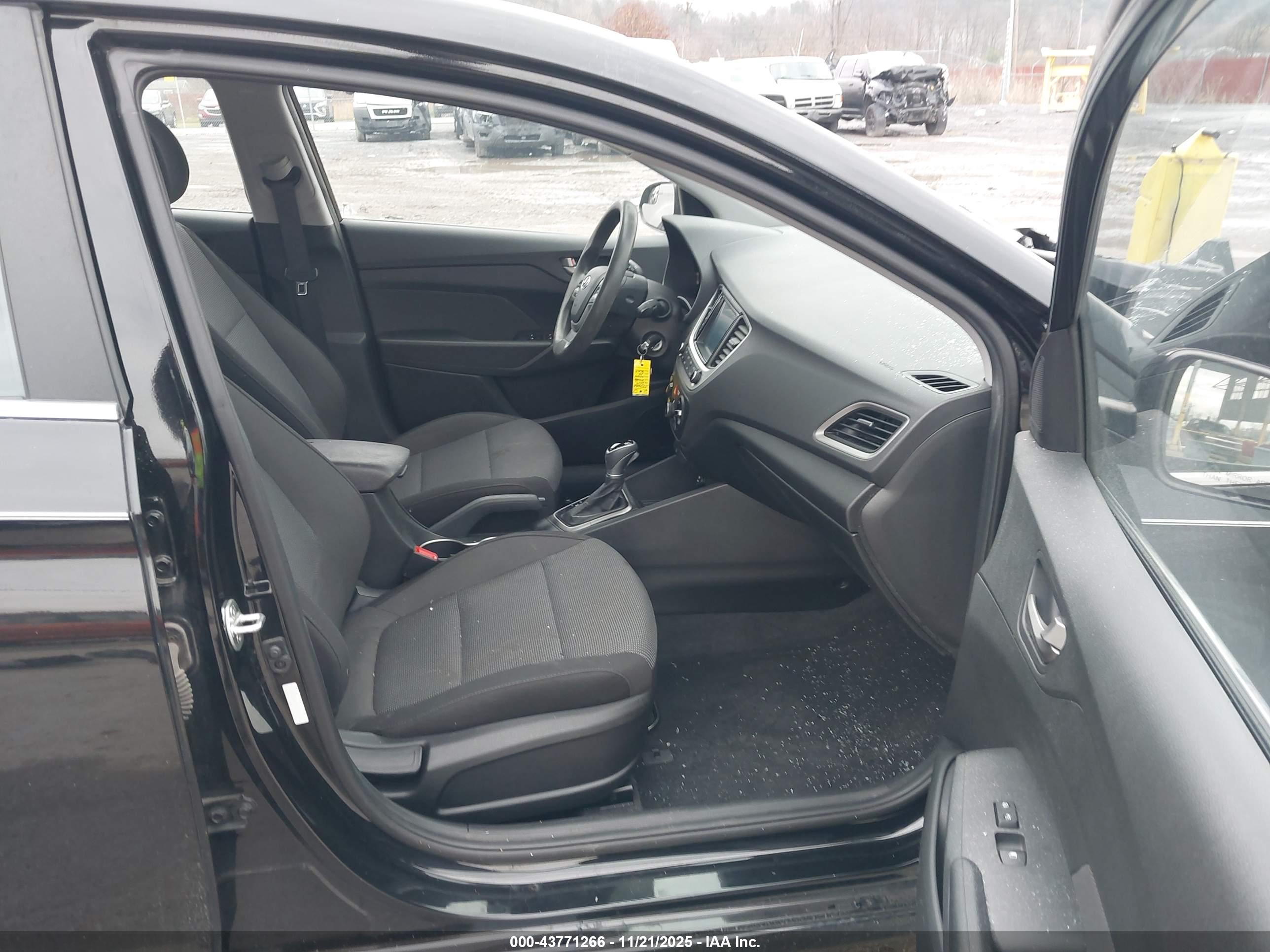 HYUNDAI ACCENT image 5
