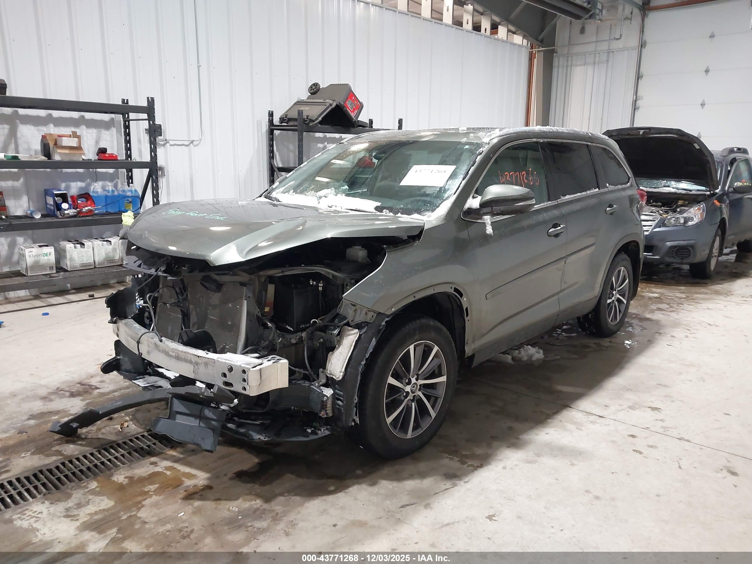 TOYOTA HIGHLANDER image 2