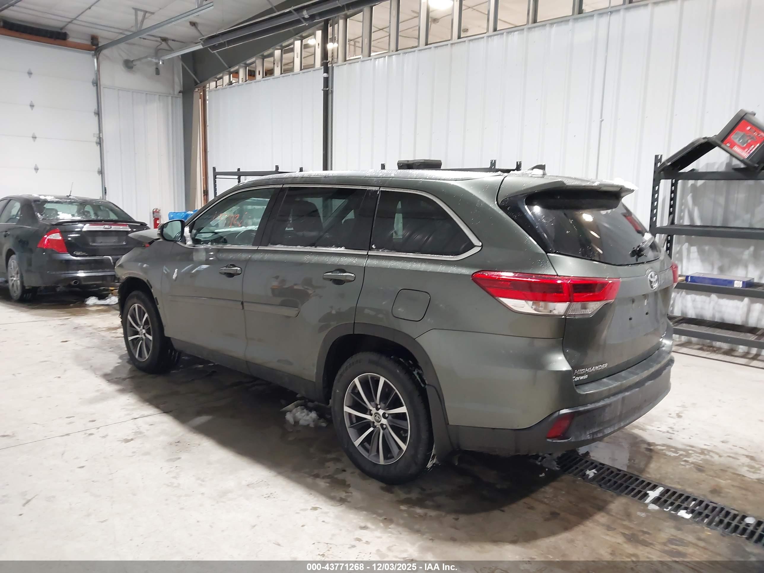 TOYOTA HIGHLANDER image 3