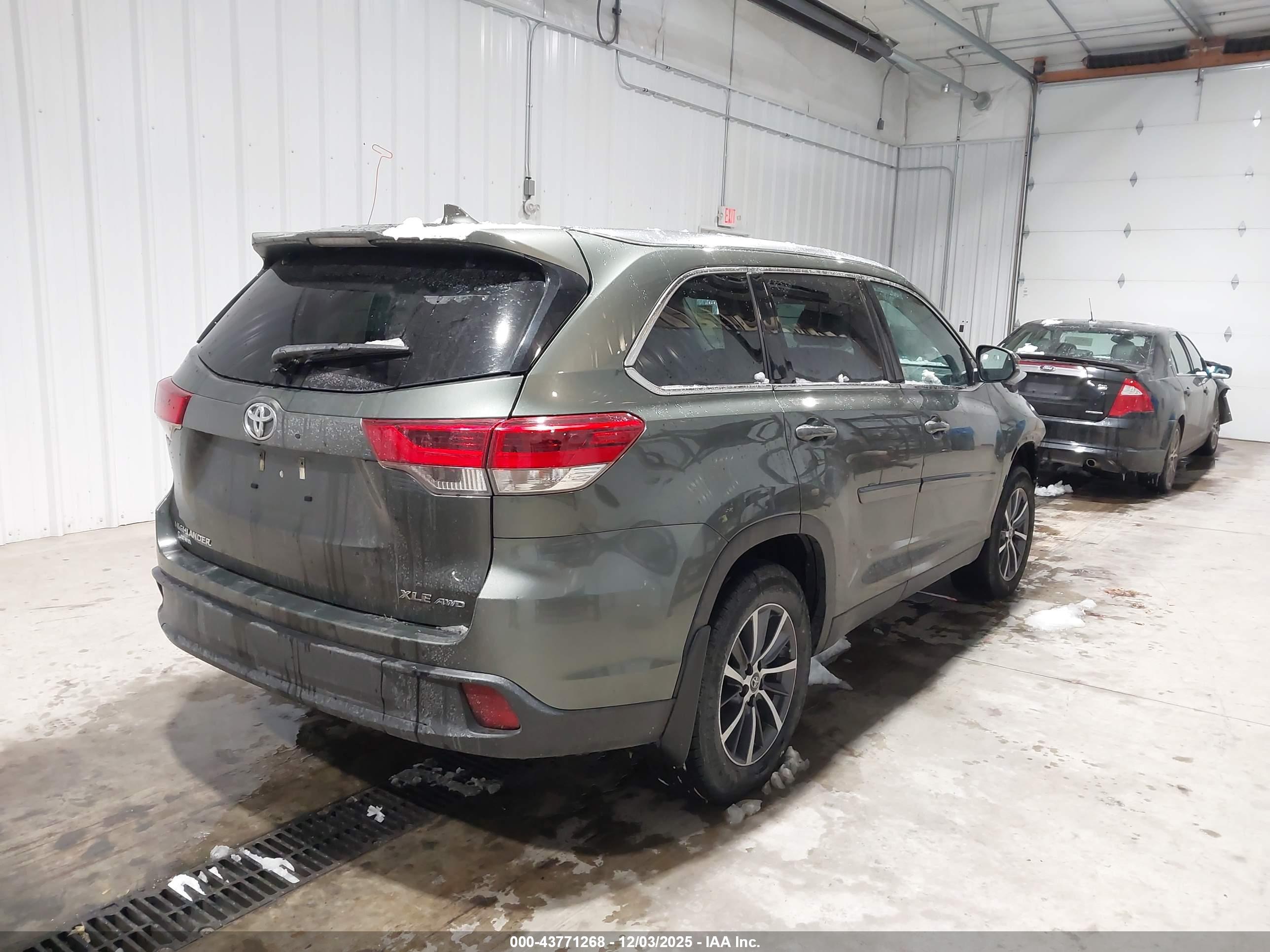 TOYOTA HIGHLANDER image 4