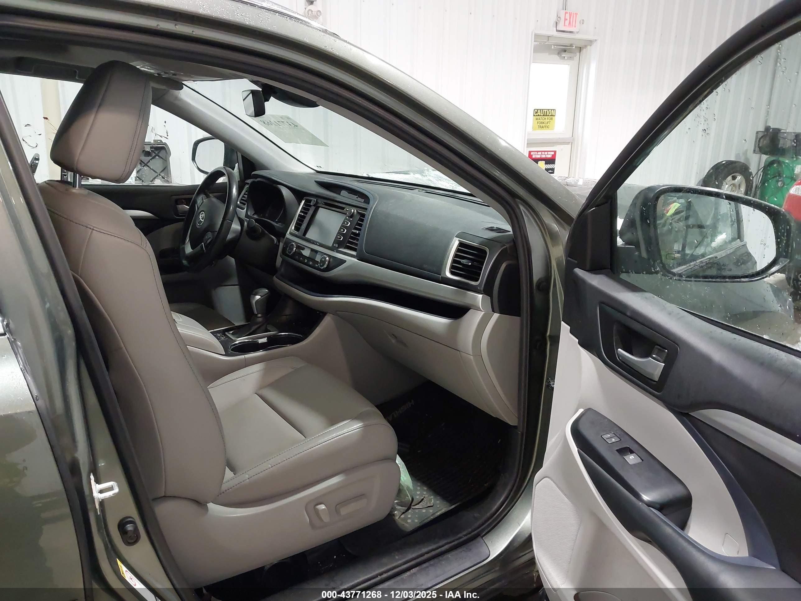 TOYOTA HIGHLANDER image 5