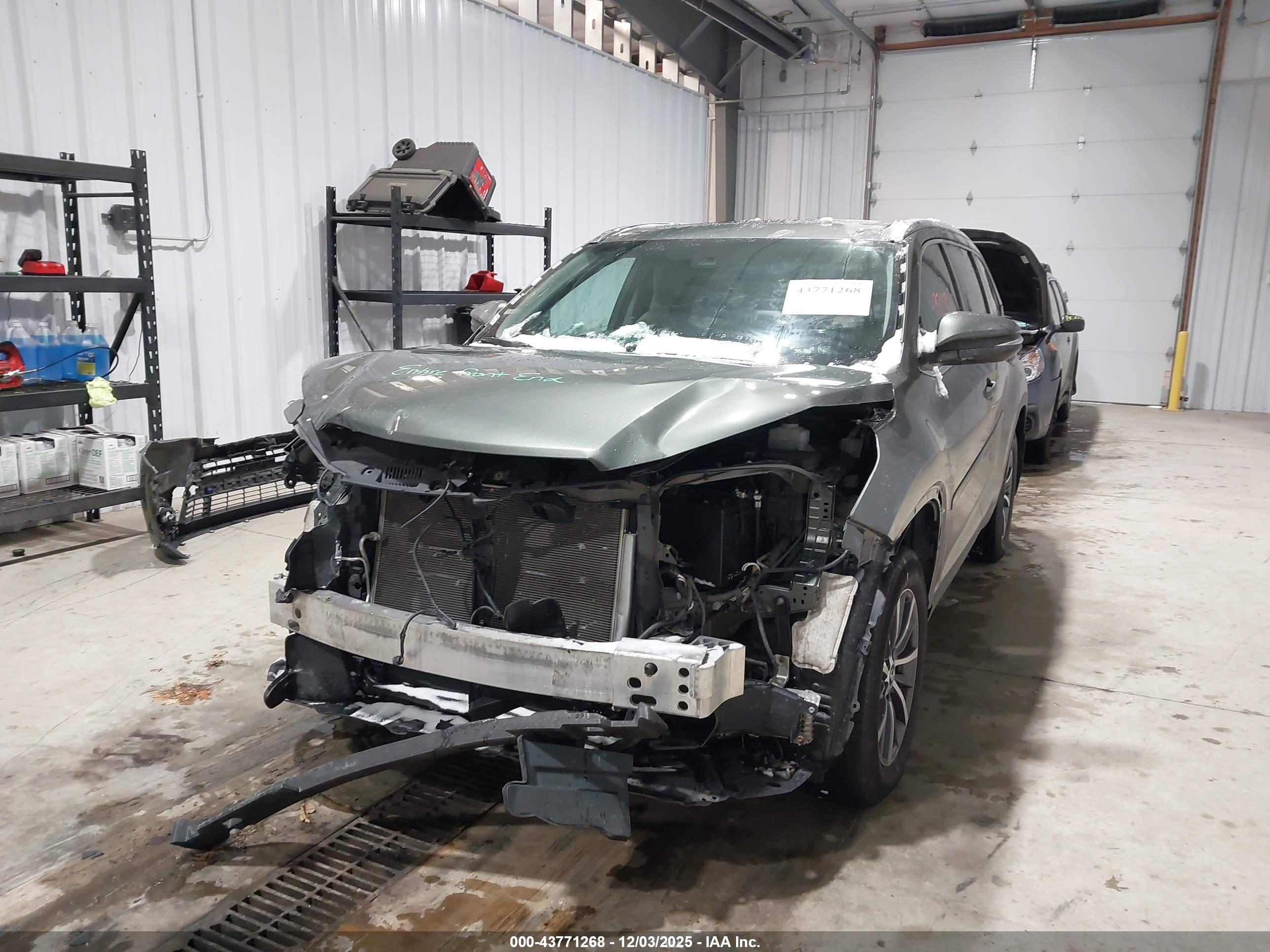 TOYOTA HIGHLANDER image 6