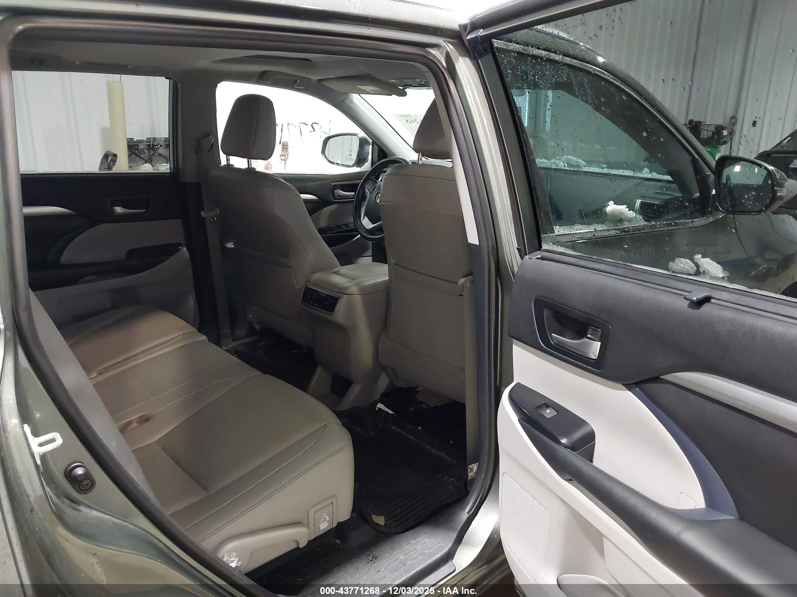 TOYOTA HIGHLANDER image 8