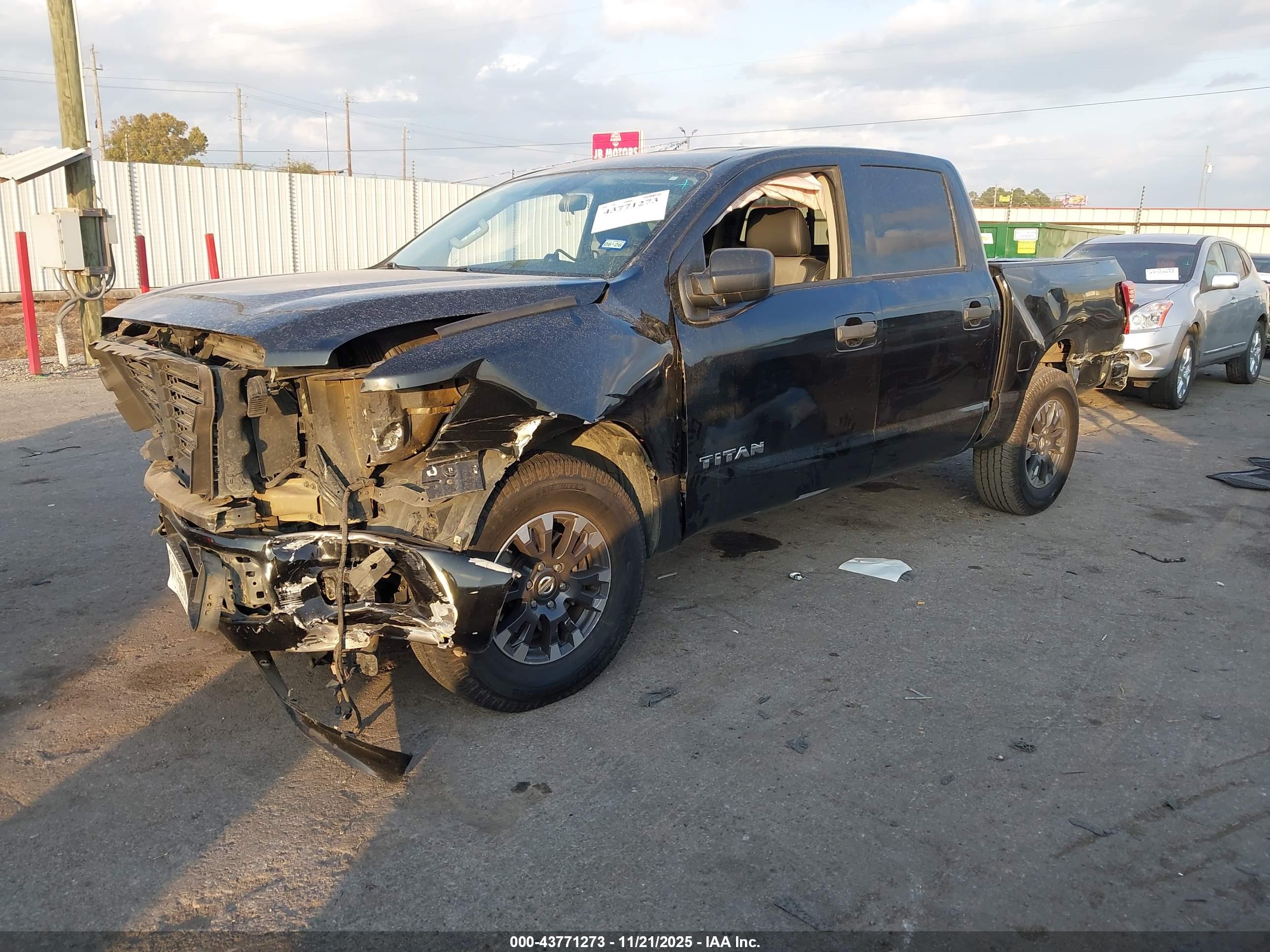 NISSAN TITAN image 2