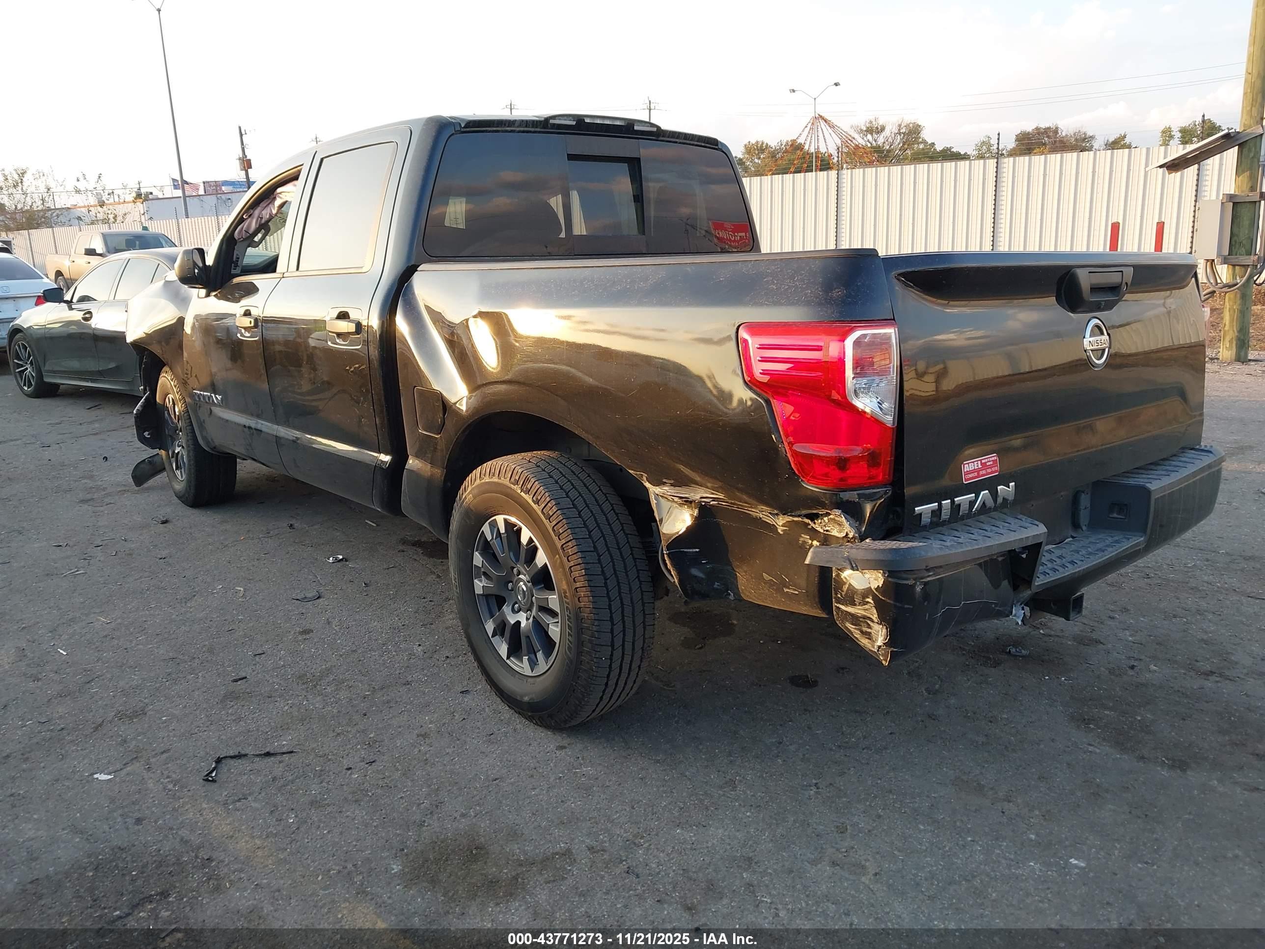 NISSAN TITAN image 3