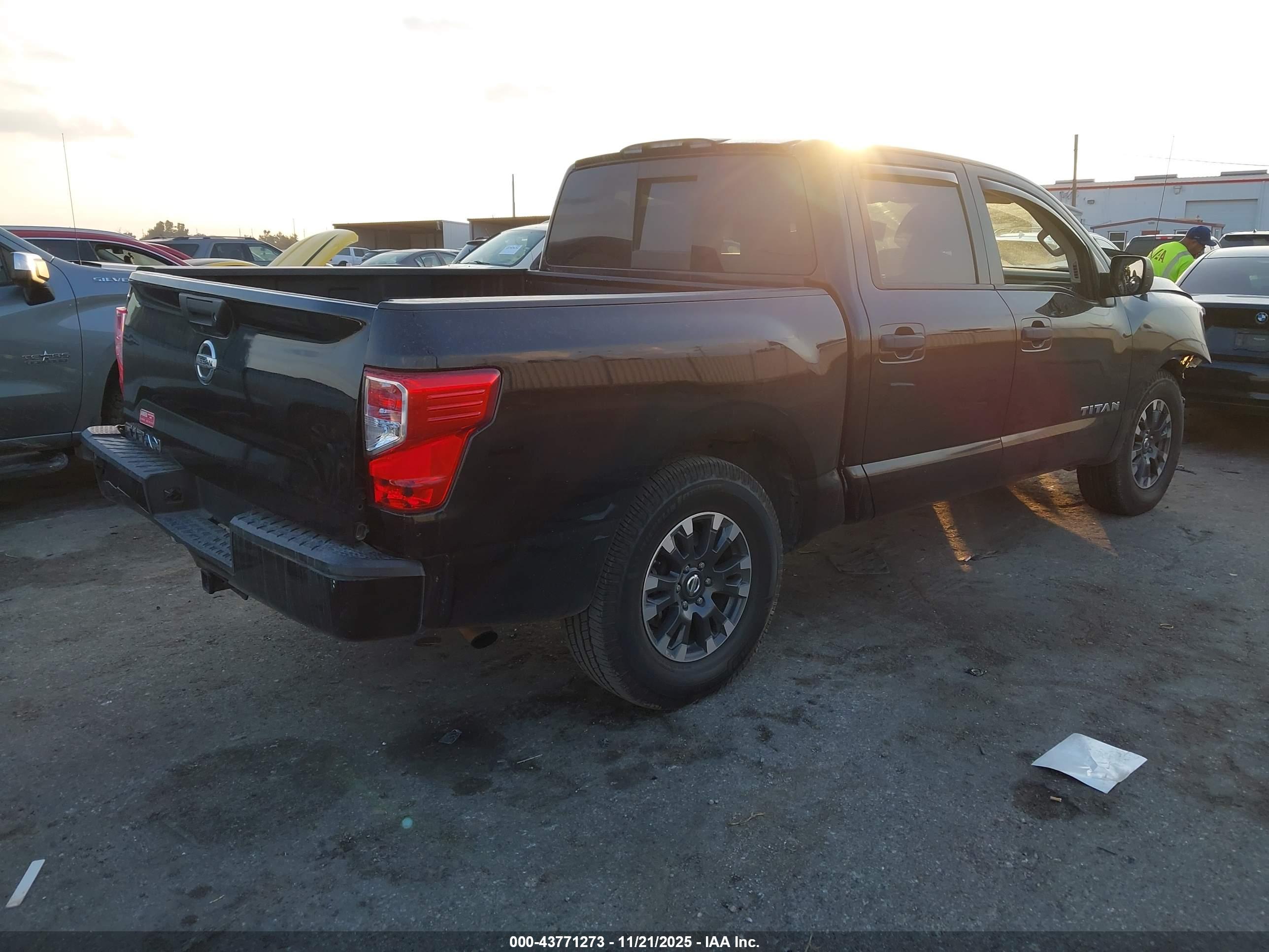 NISSAN TITAN image 4