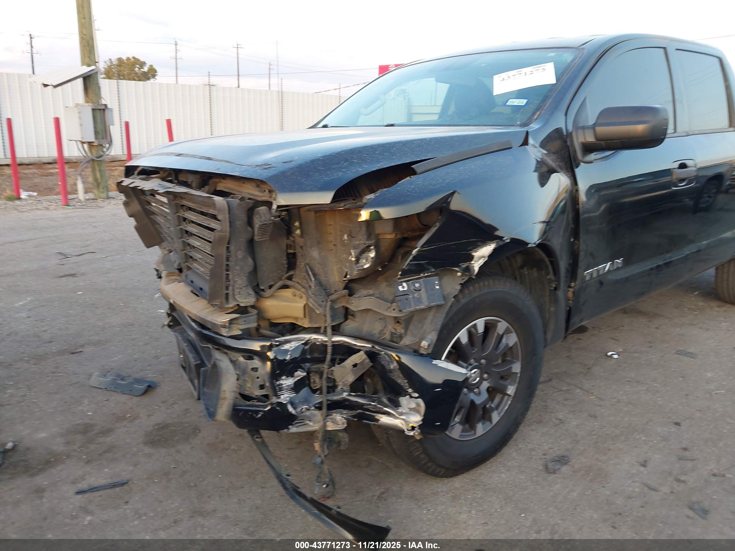 NISSAN TITAN image 6