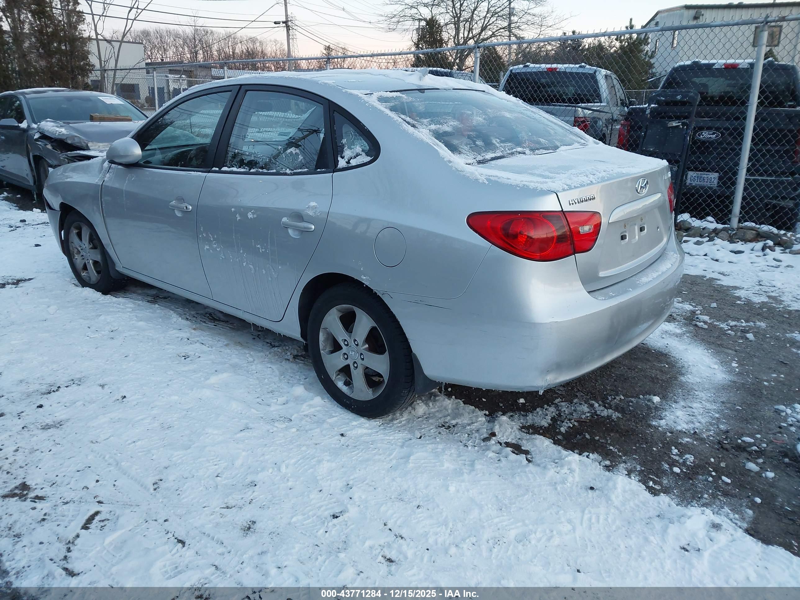 HYUNDAI ELANTRA image 3