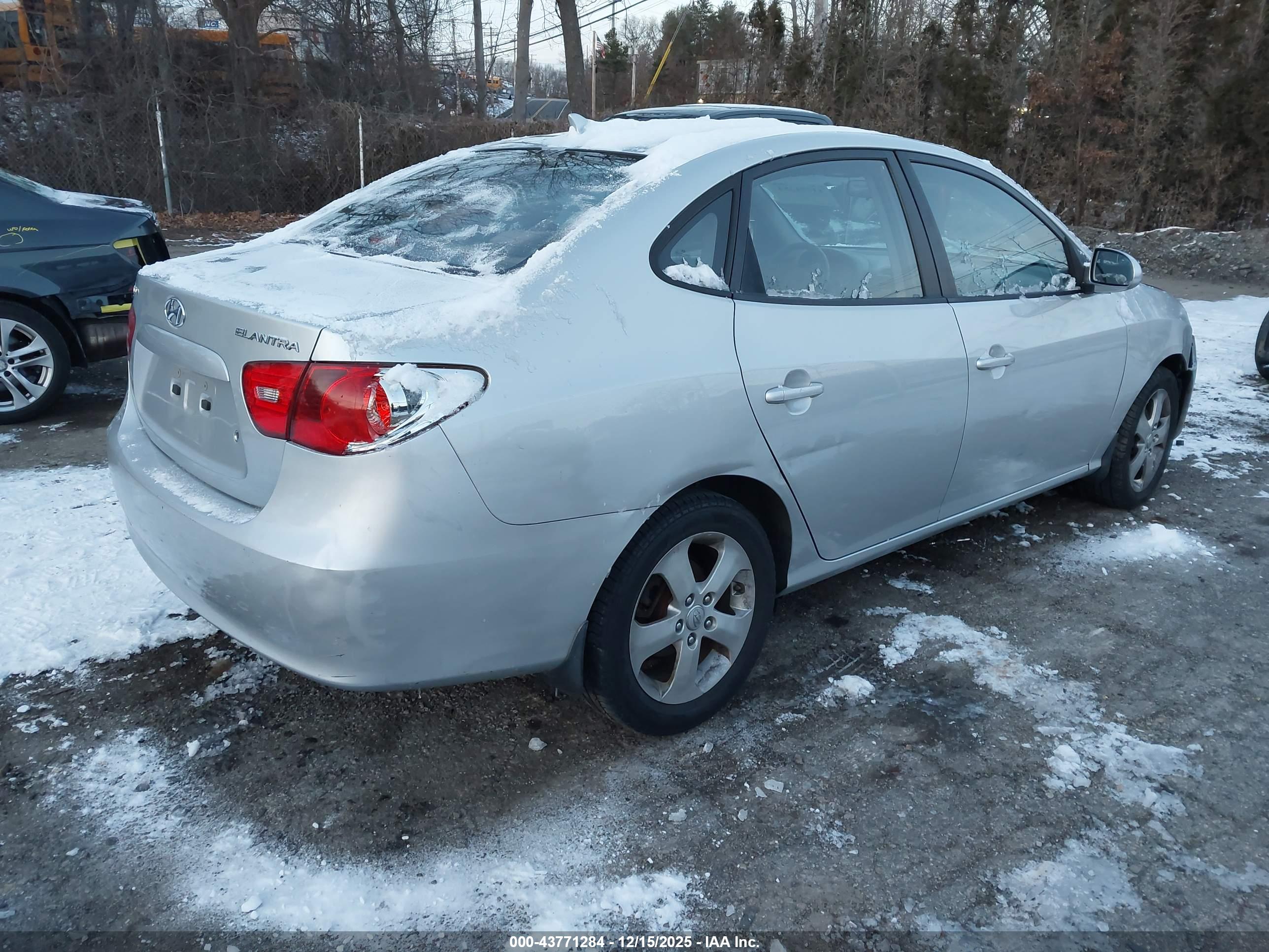 HYUNDAI ELANTRA image 4
