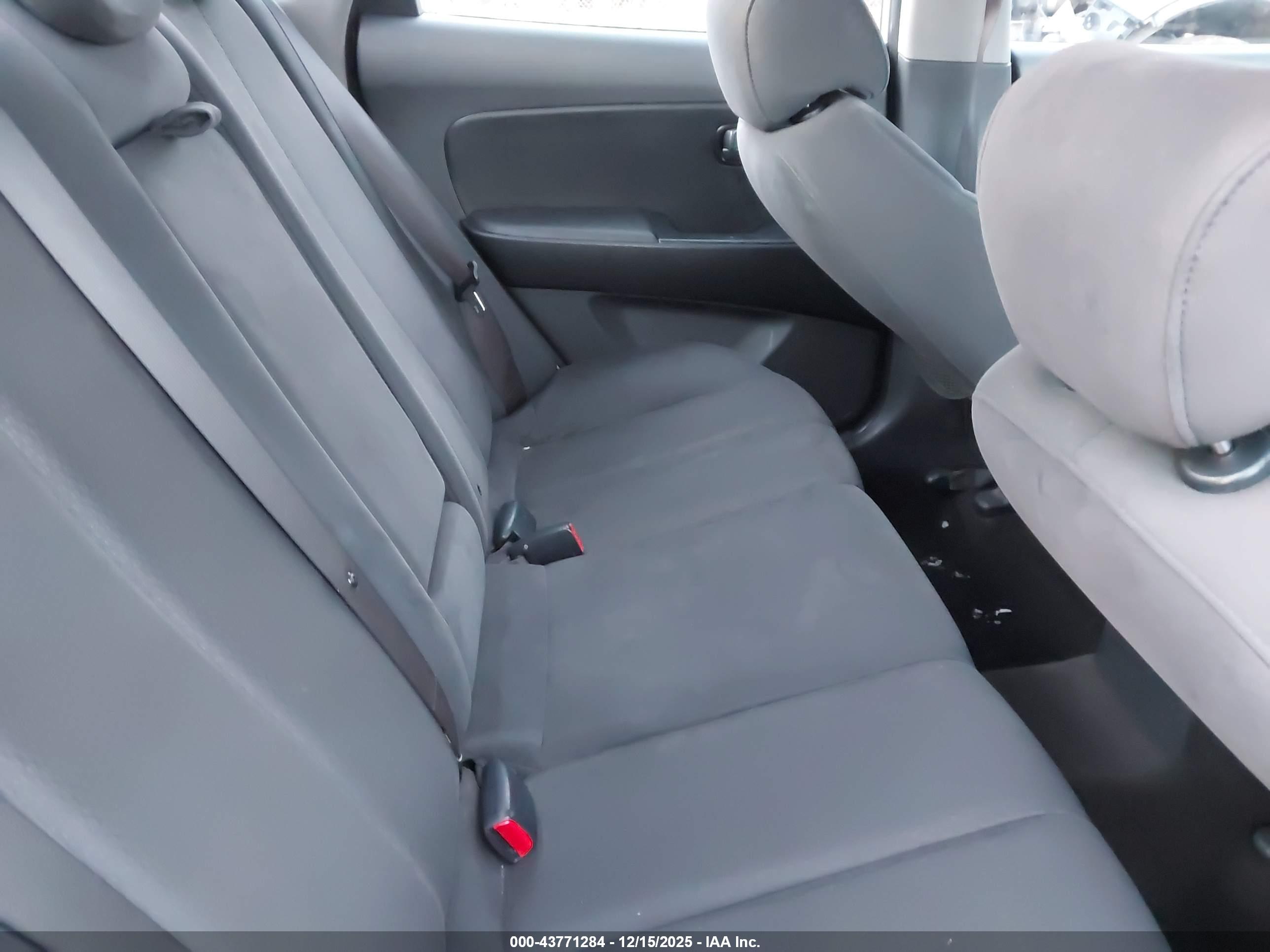 HYUNDAI ELANTRA image 8