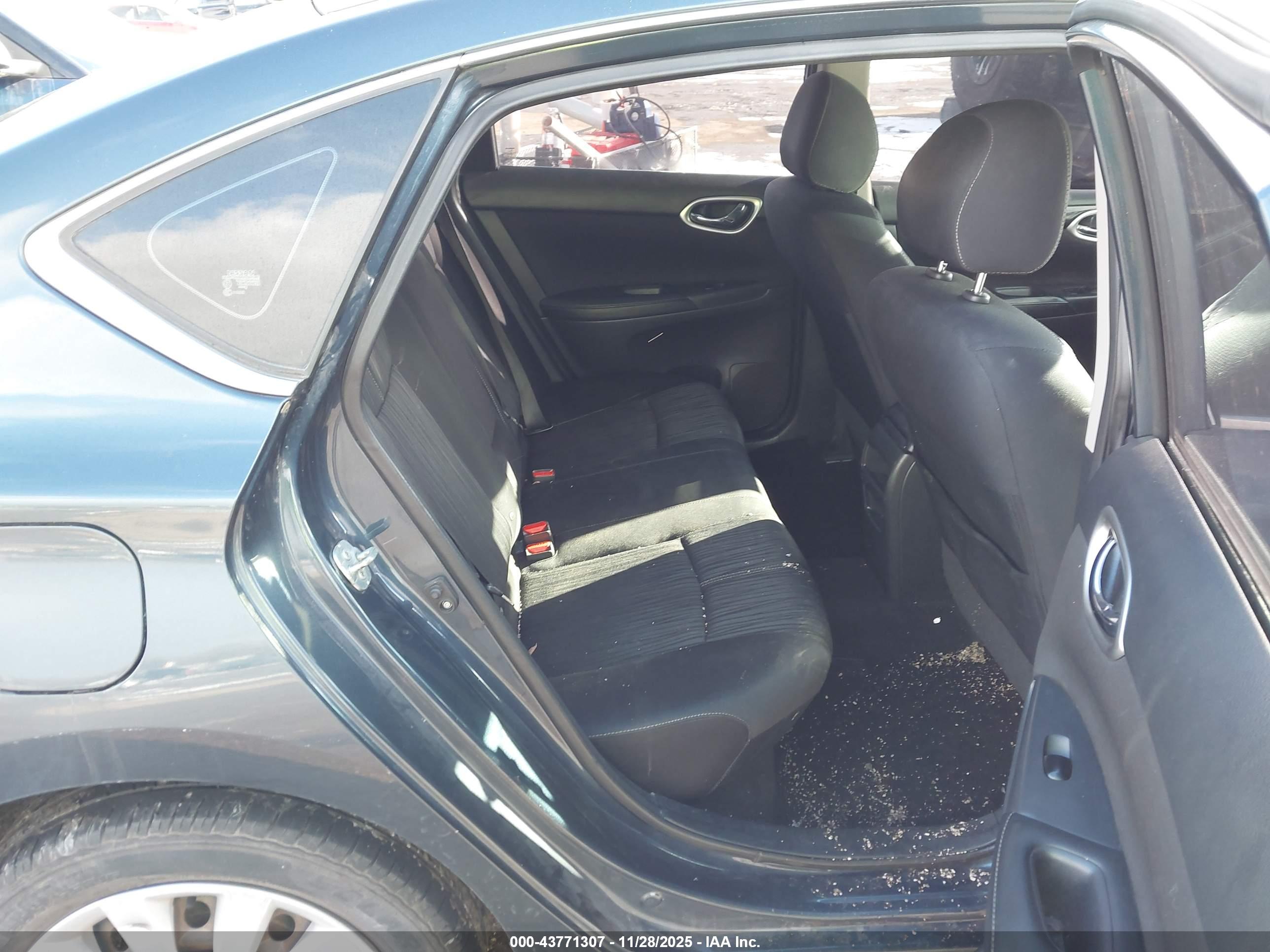 NISSAN SENTRA image 8
