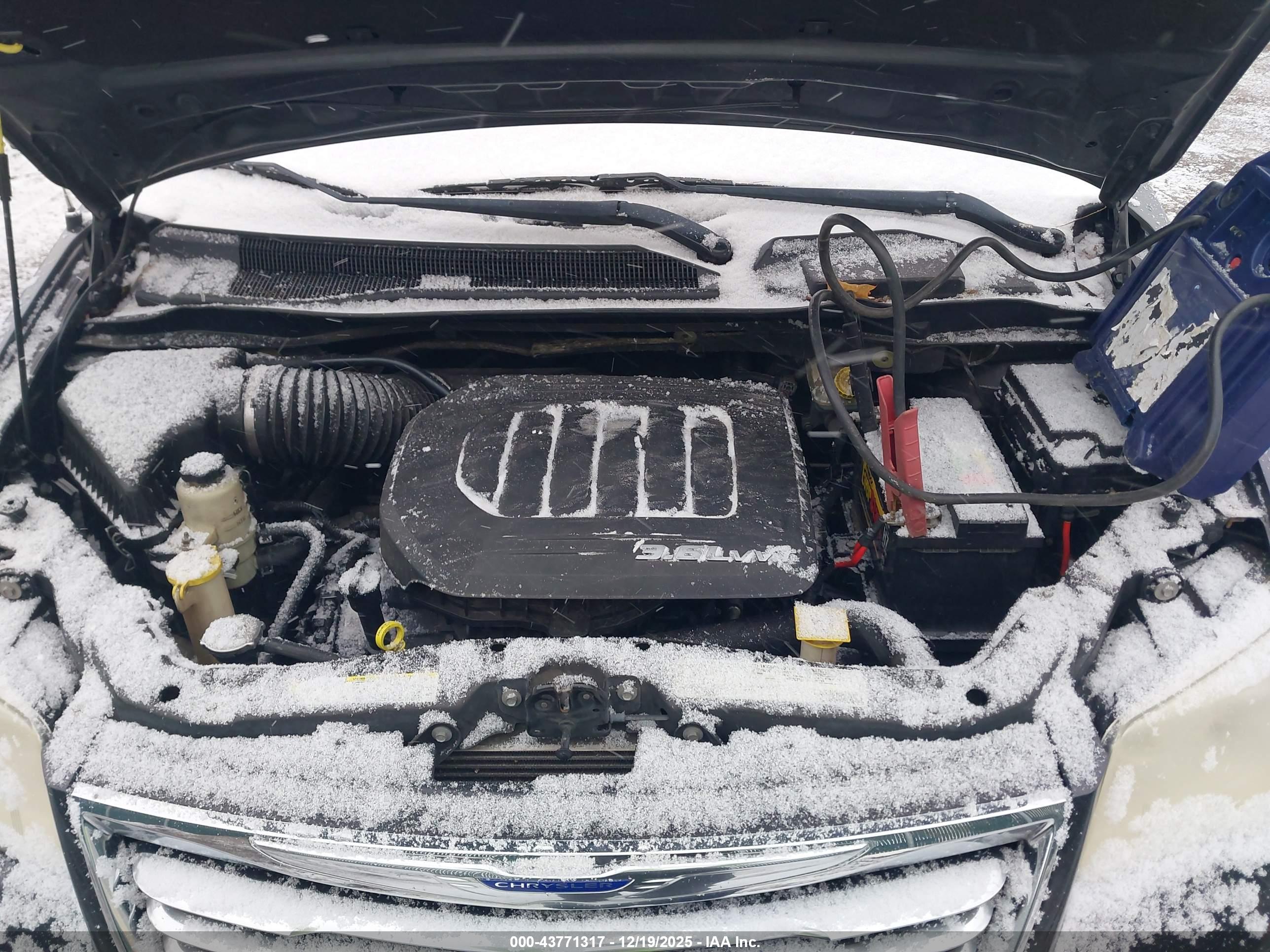 CHRYSLER TOWN image 10