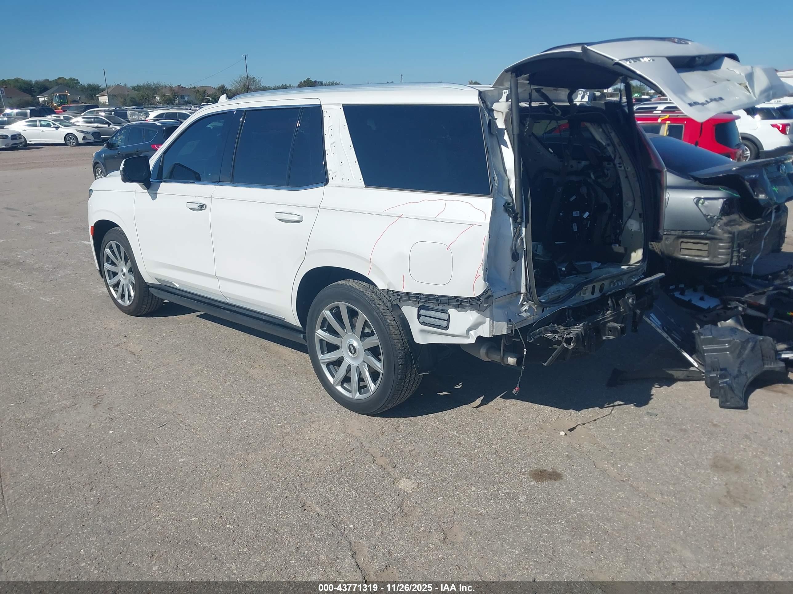 CADILLAC ESCALADE image 3