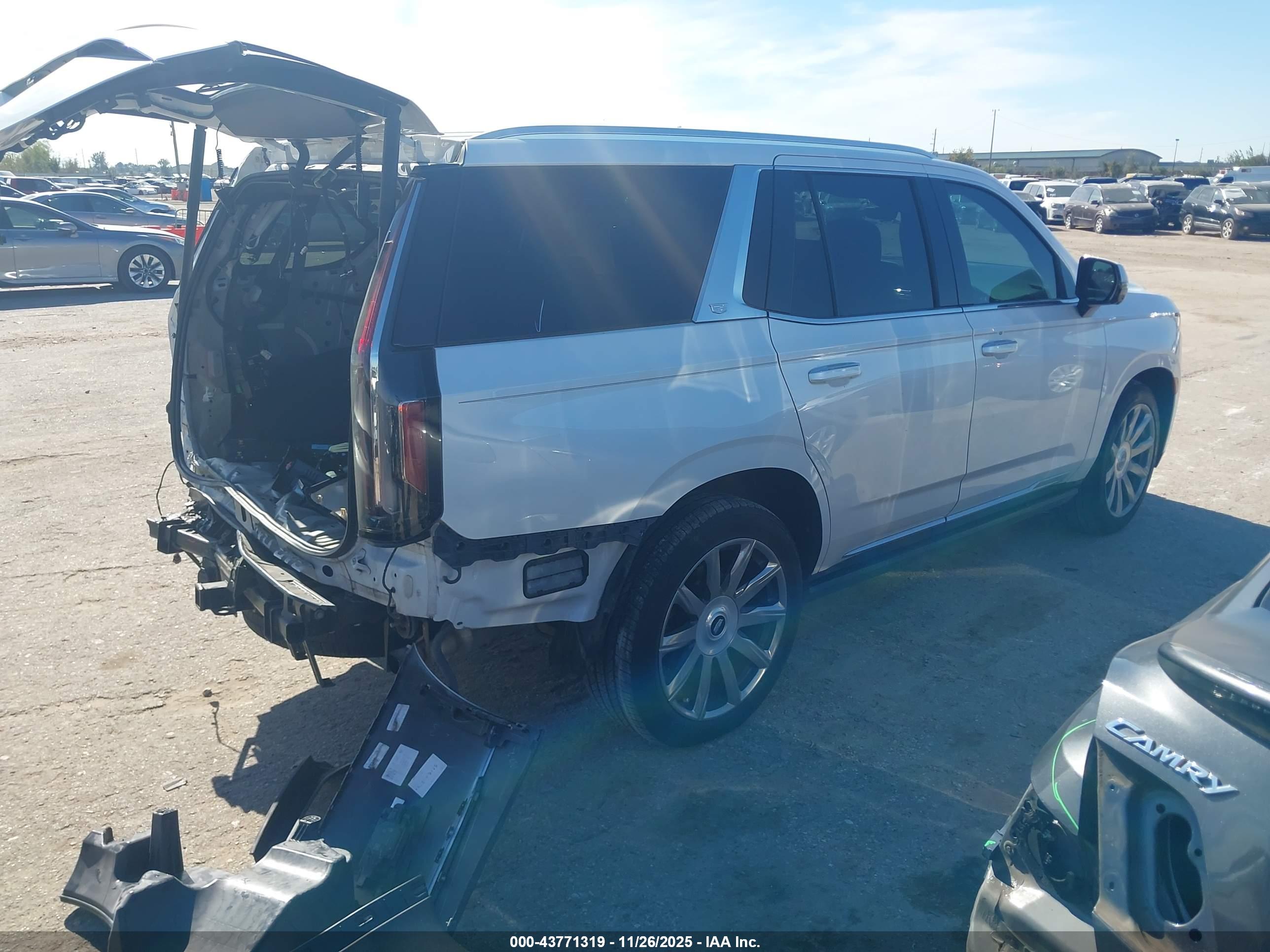 CADILLAC ESCALADE image 4