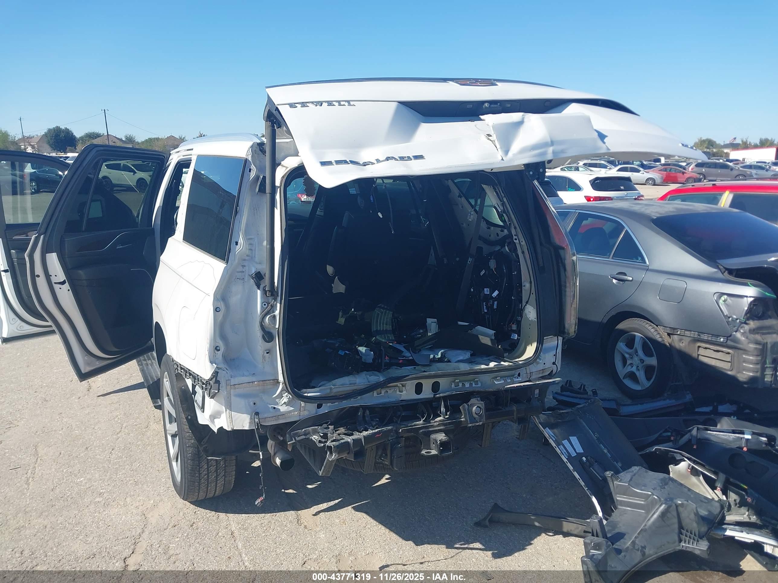 CADILLAC ESCALADE image 6