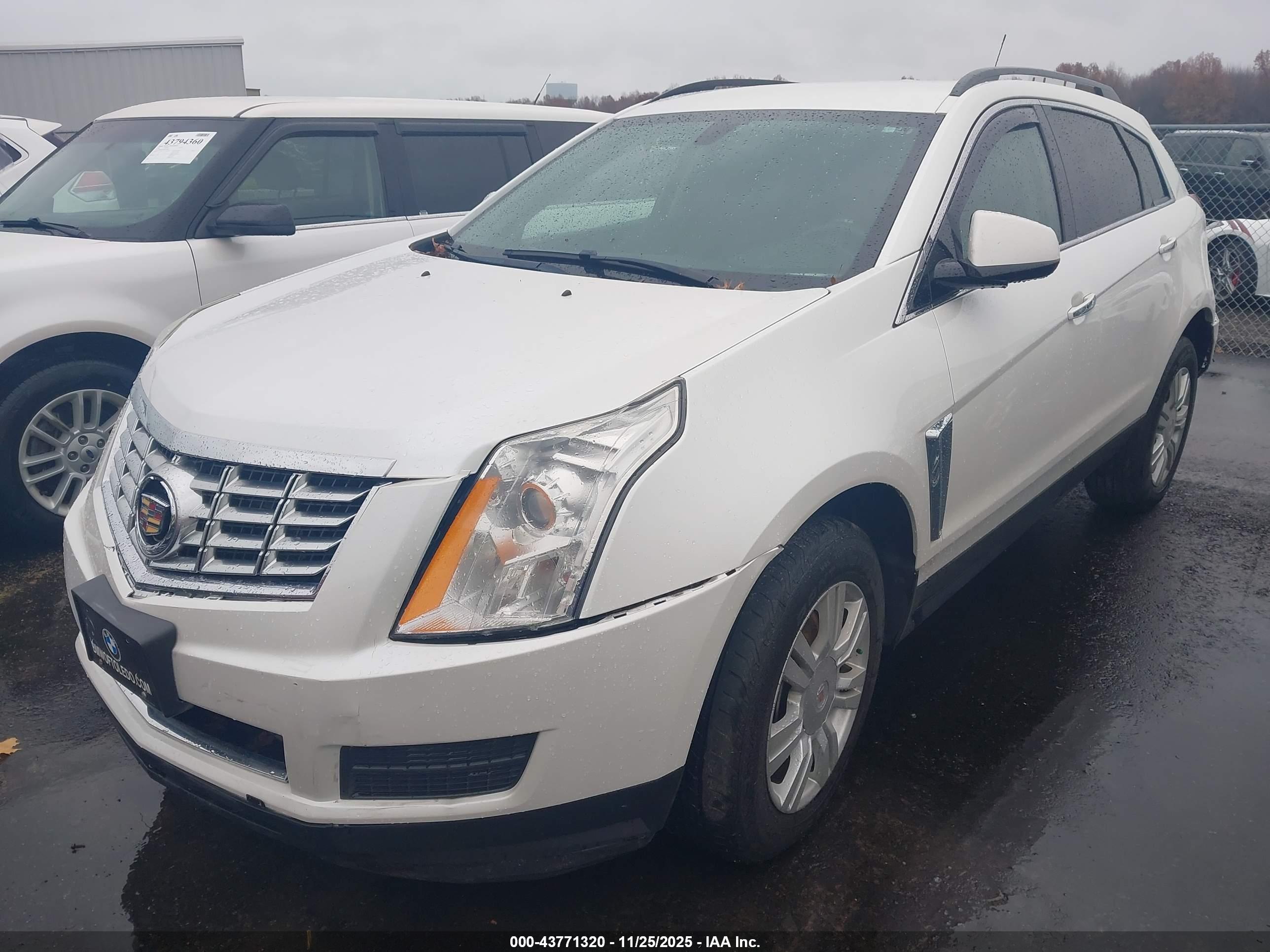 CADILLAC SRX image 2