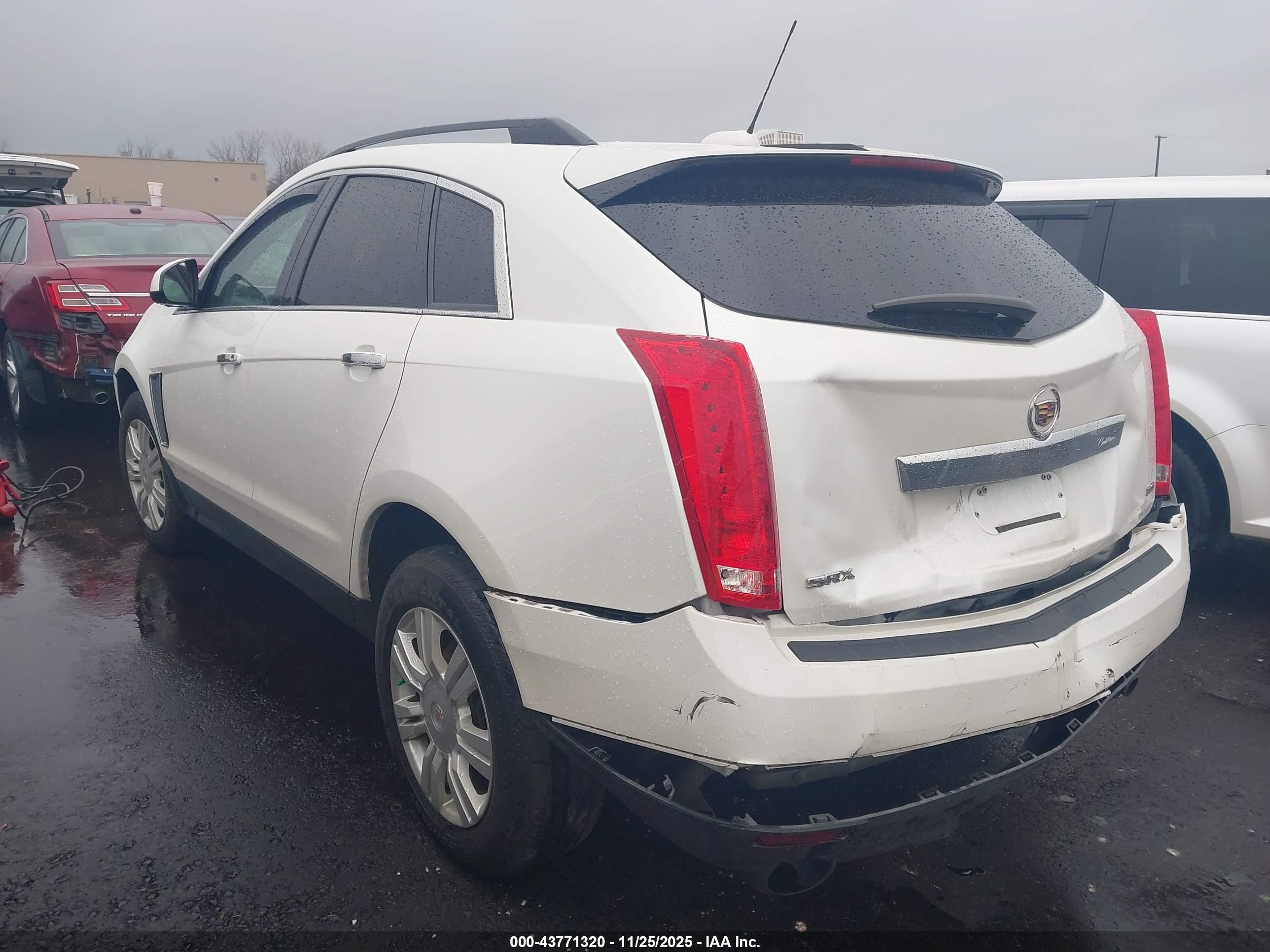 CADILLAC SRX image 3