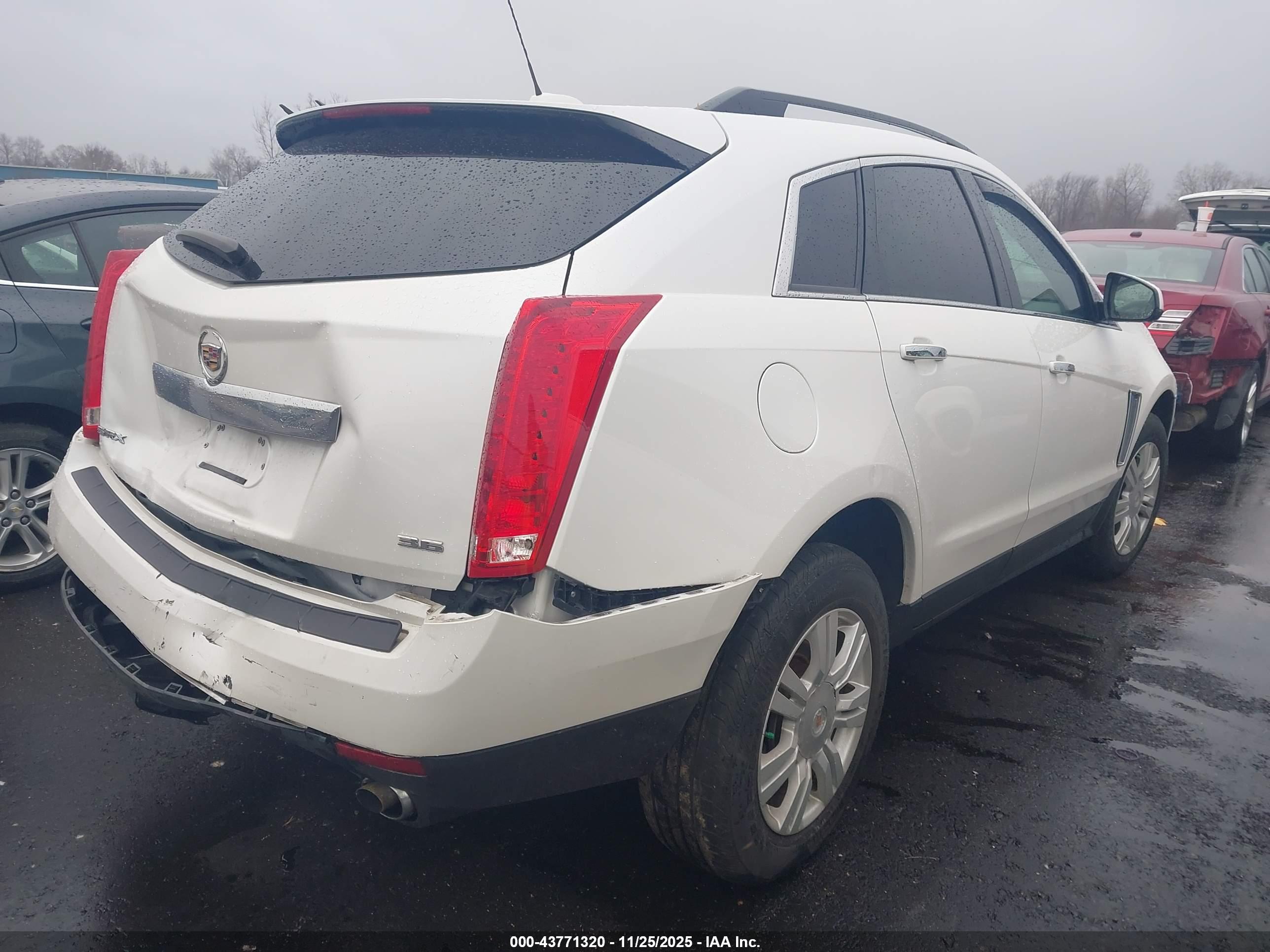 CADILLAC SRX image 4