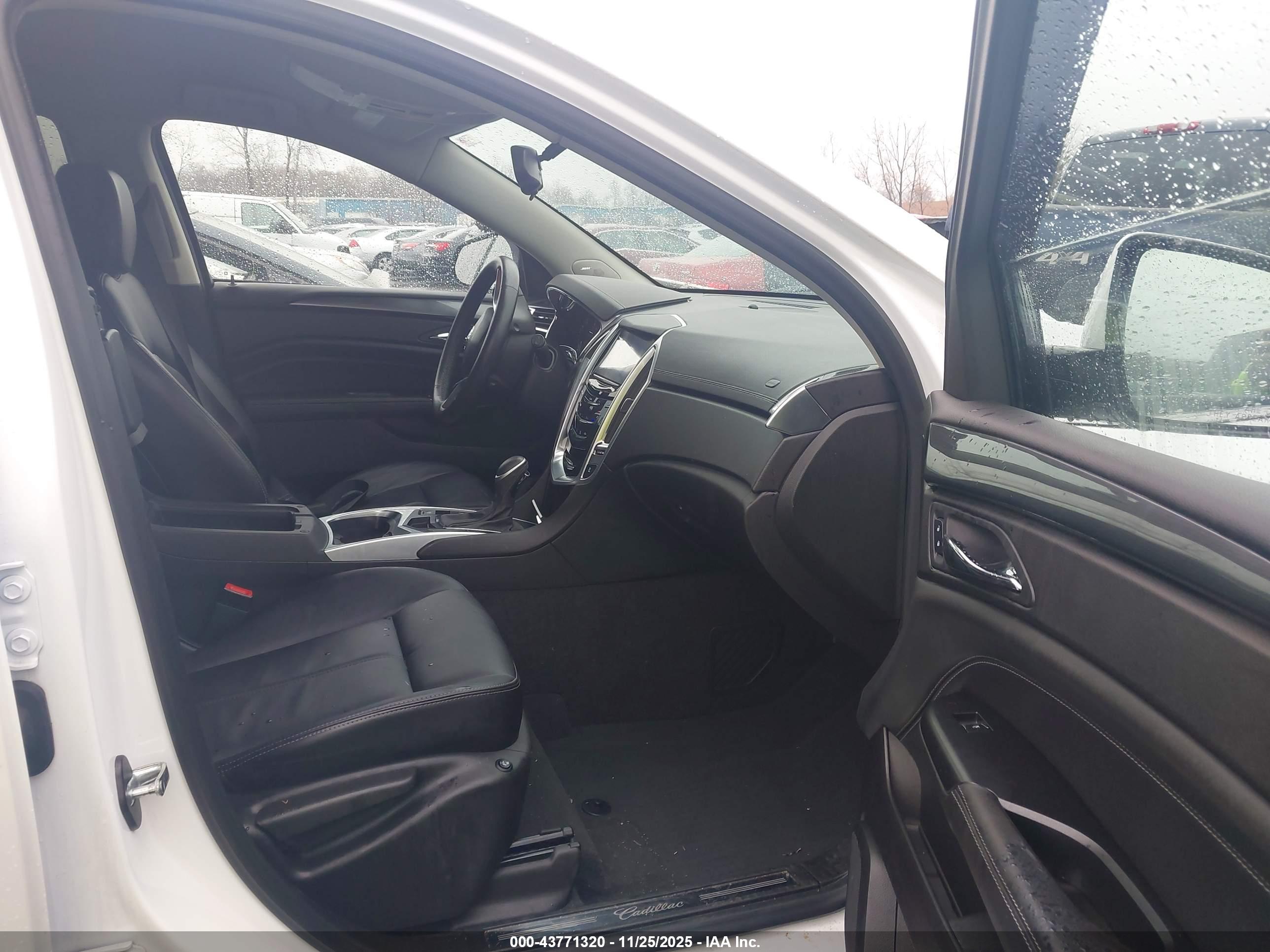 CADILLAC SRX image 5