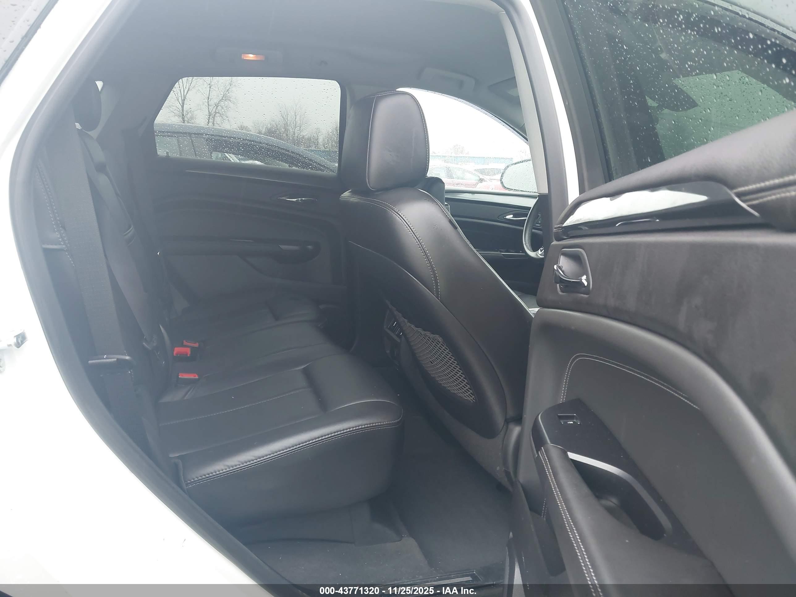 CADILLAC SRX image 8