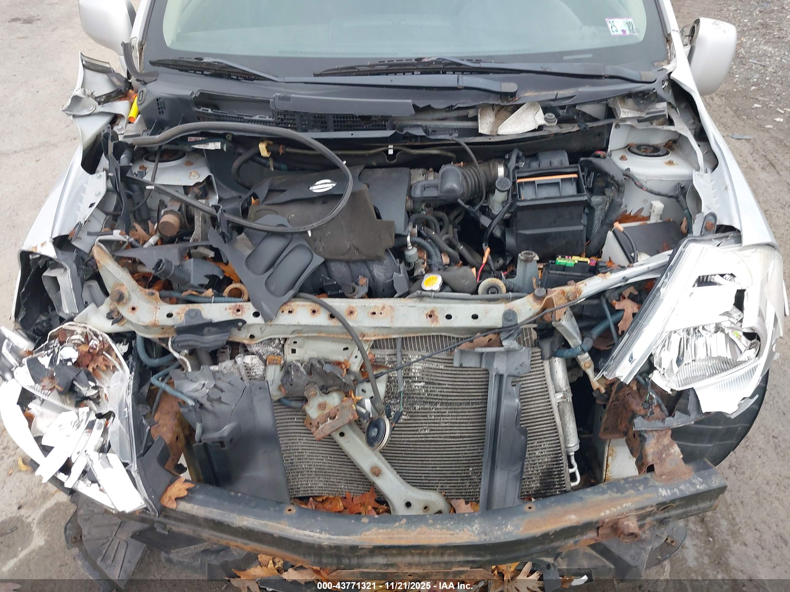 NISSAN VERSA image 10