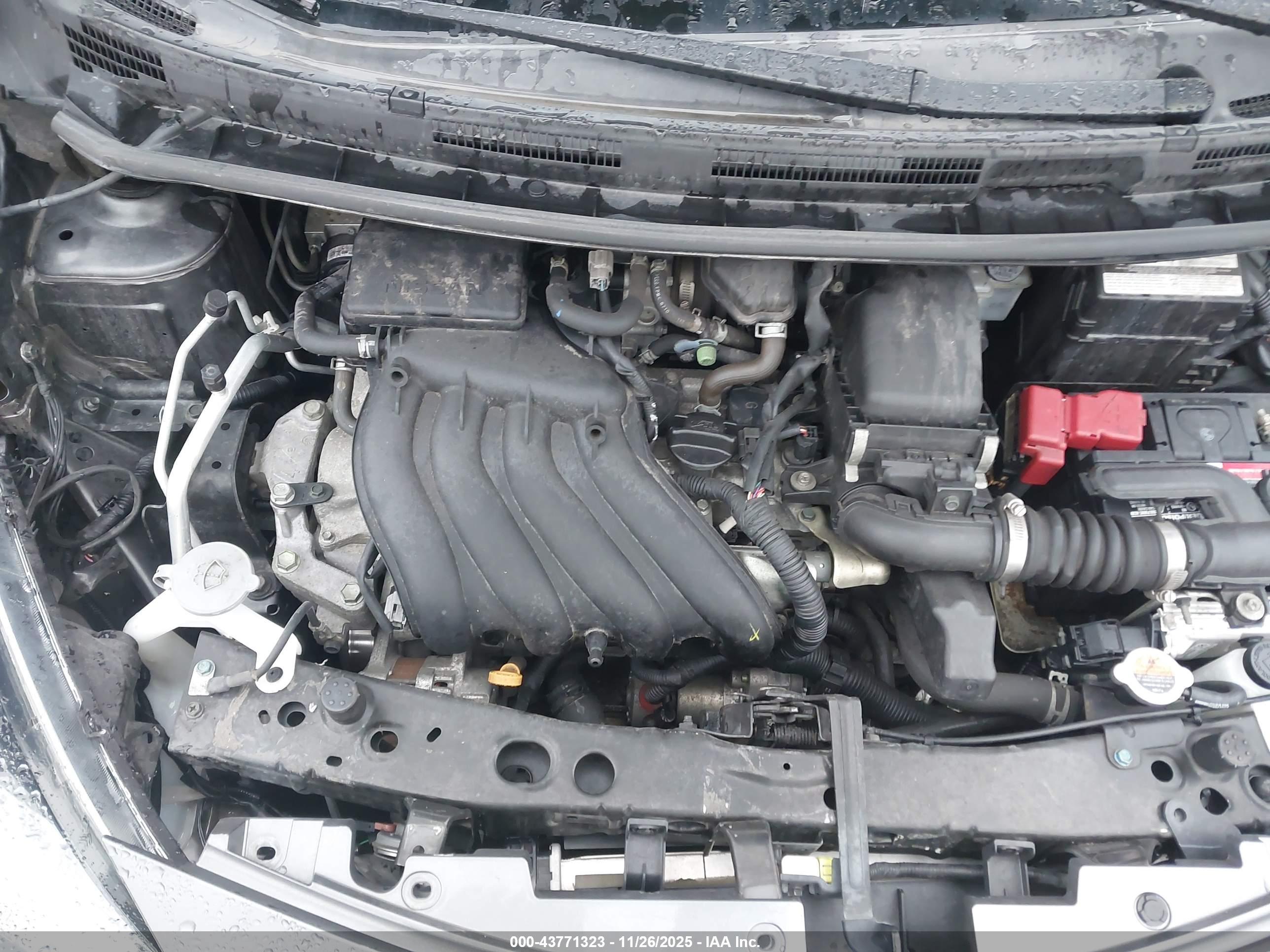 NISSAN VERSA image 10