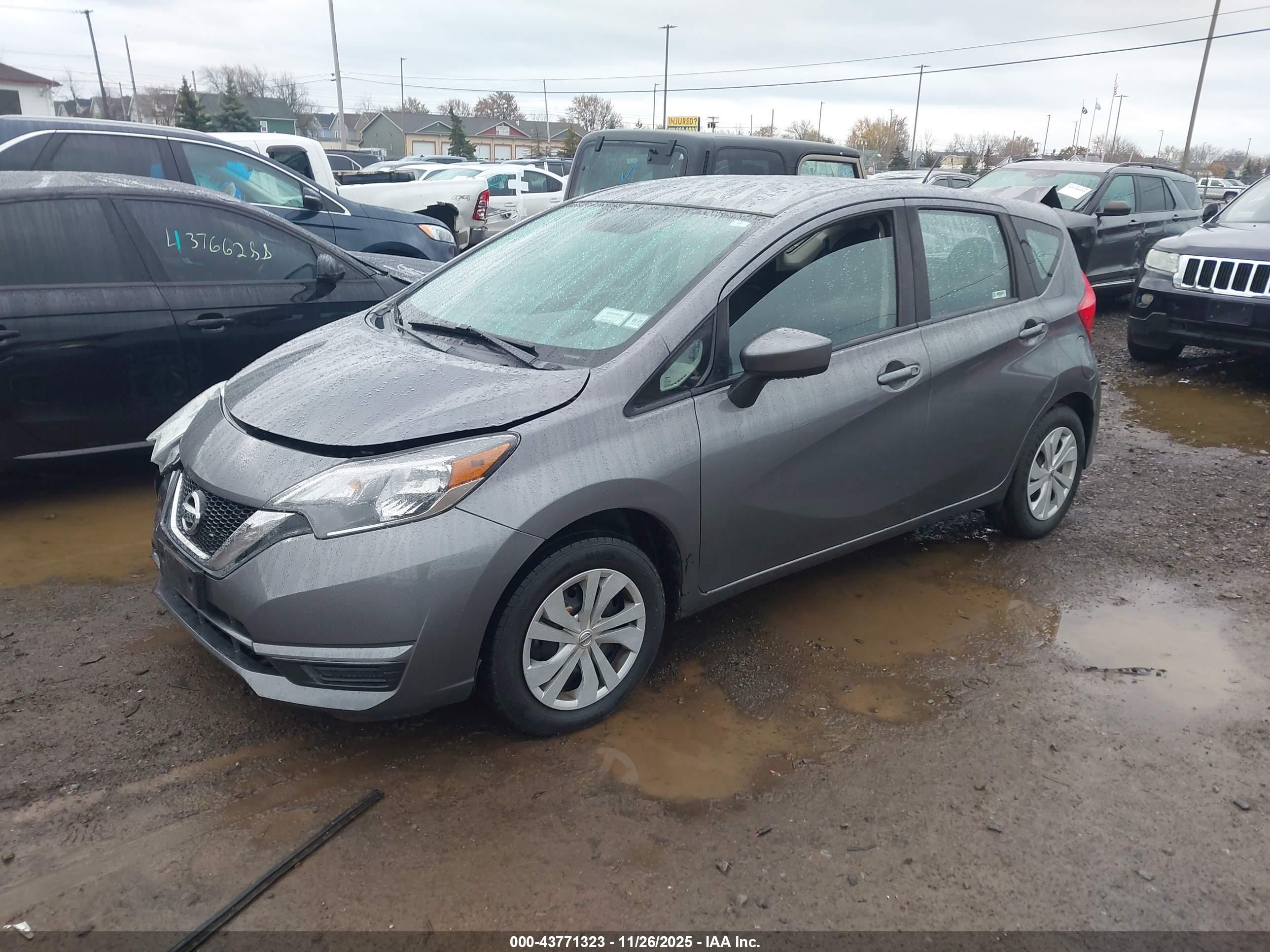 NISSAN VERSA image 2