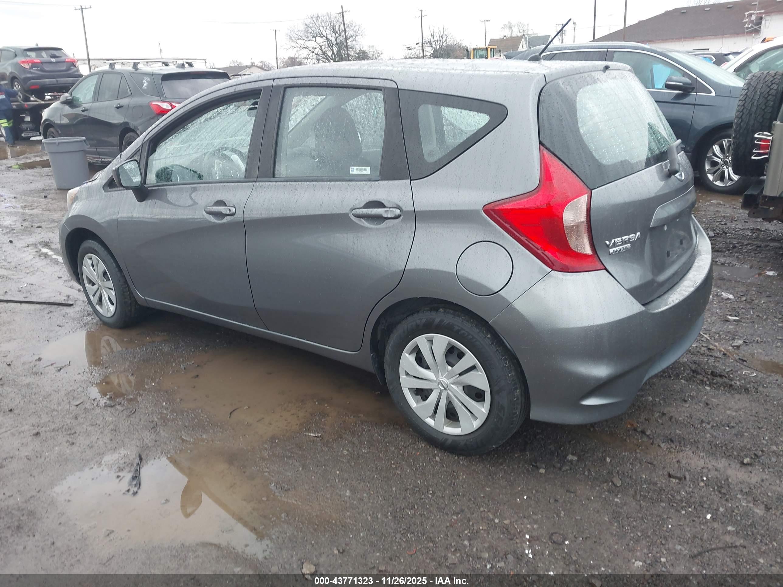 NISSAN VERSA image 3