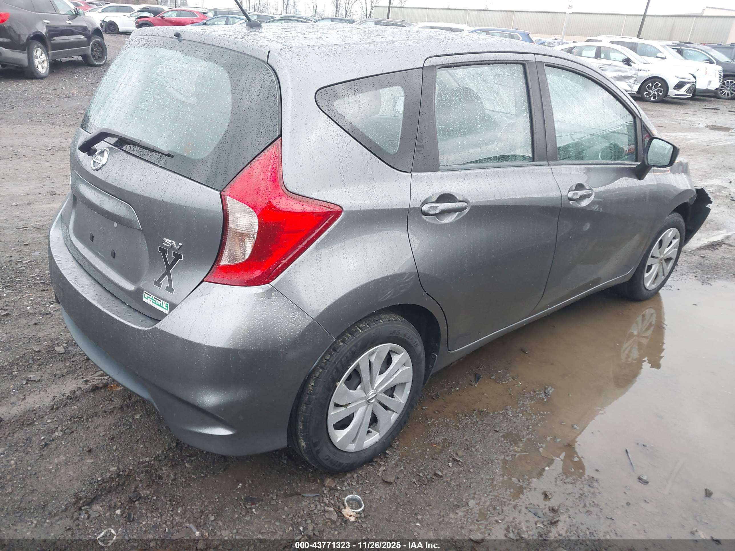 NISSAN VERSA image 4