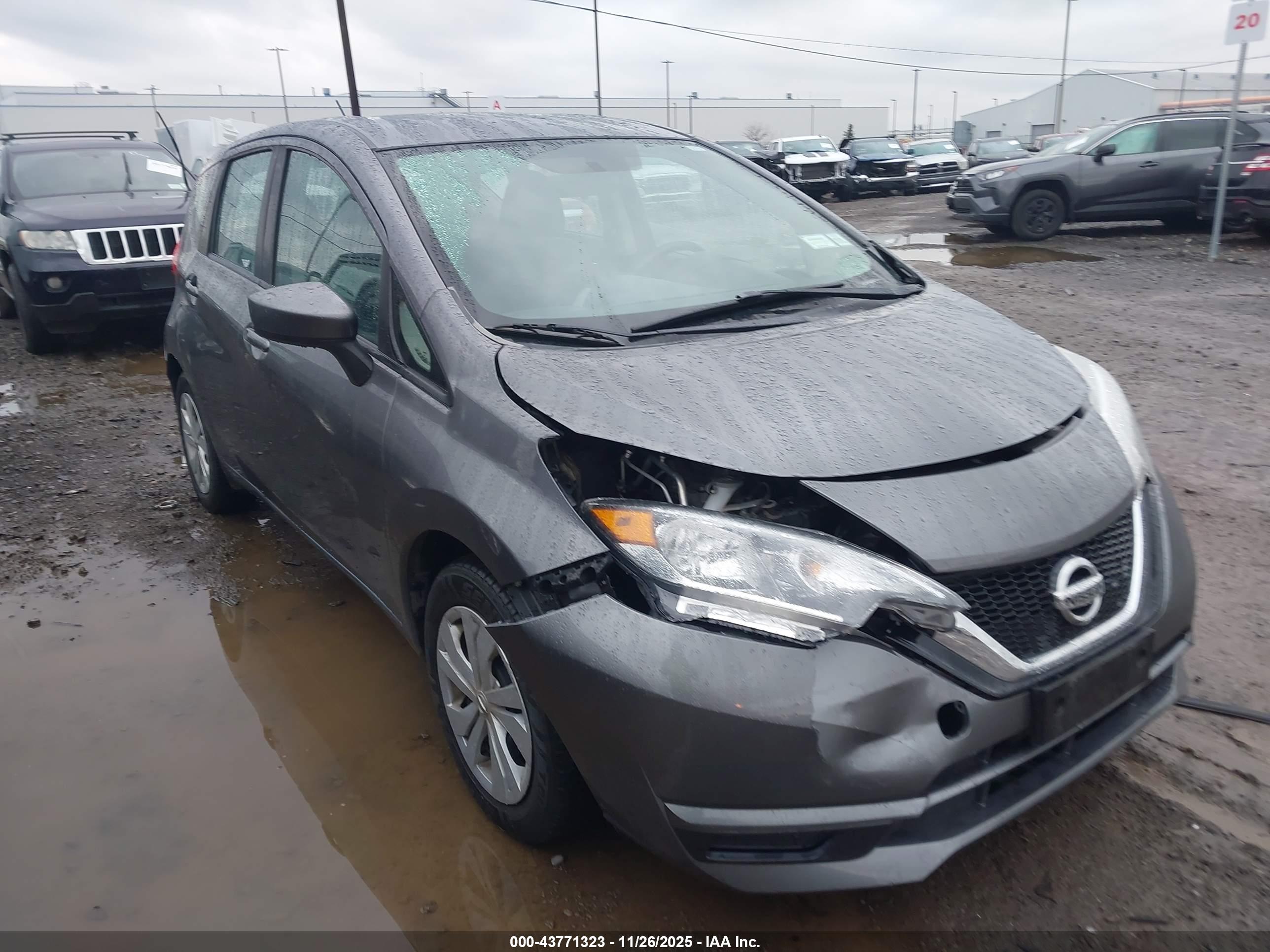 NISSAN VERSA image 6