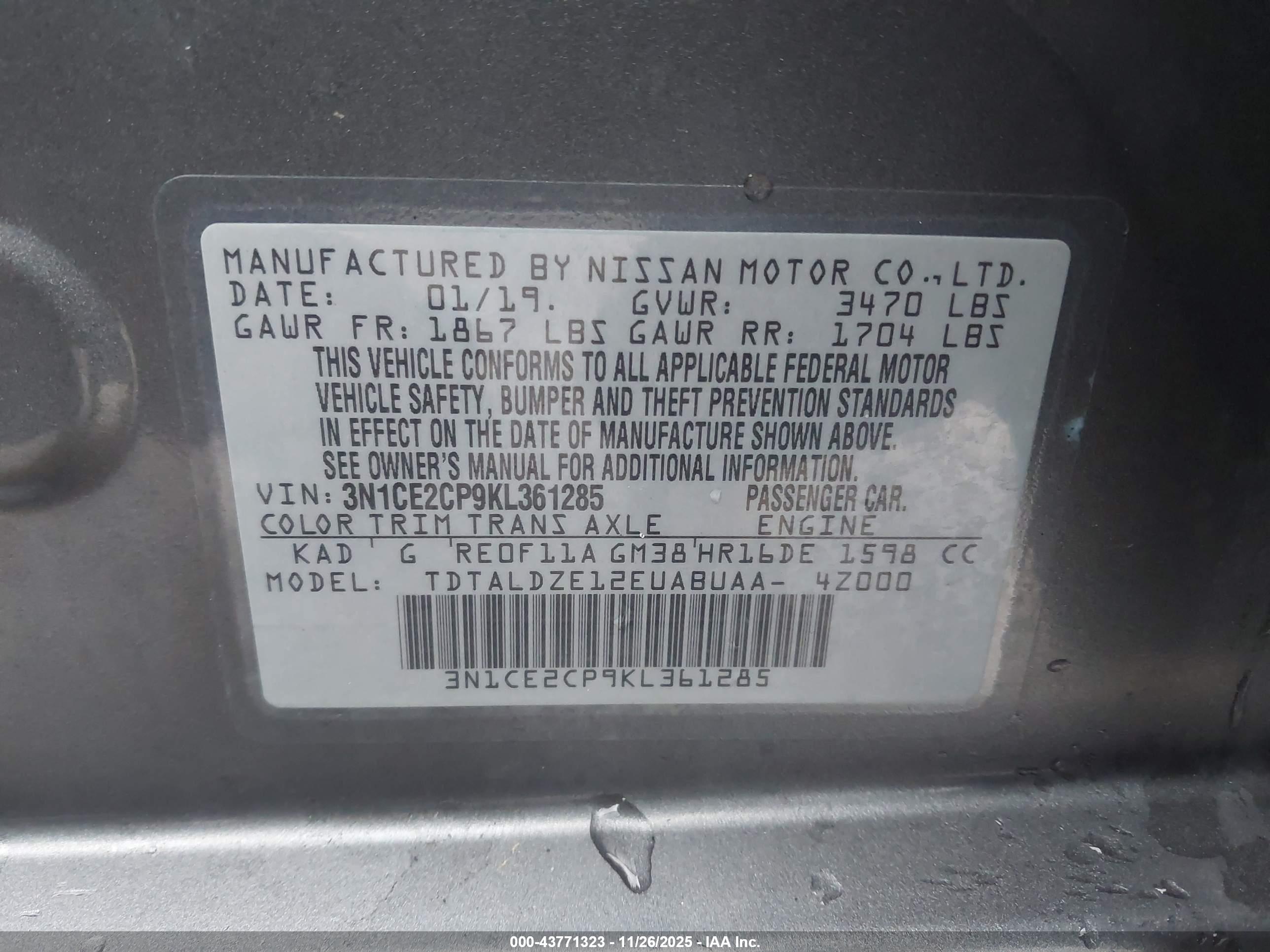 NISSAN VERSA image 9
